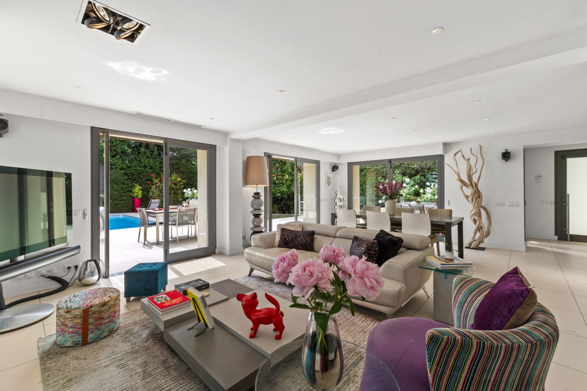 villa 5 Rooms for sale on NICE (06000)