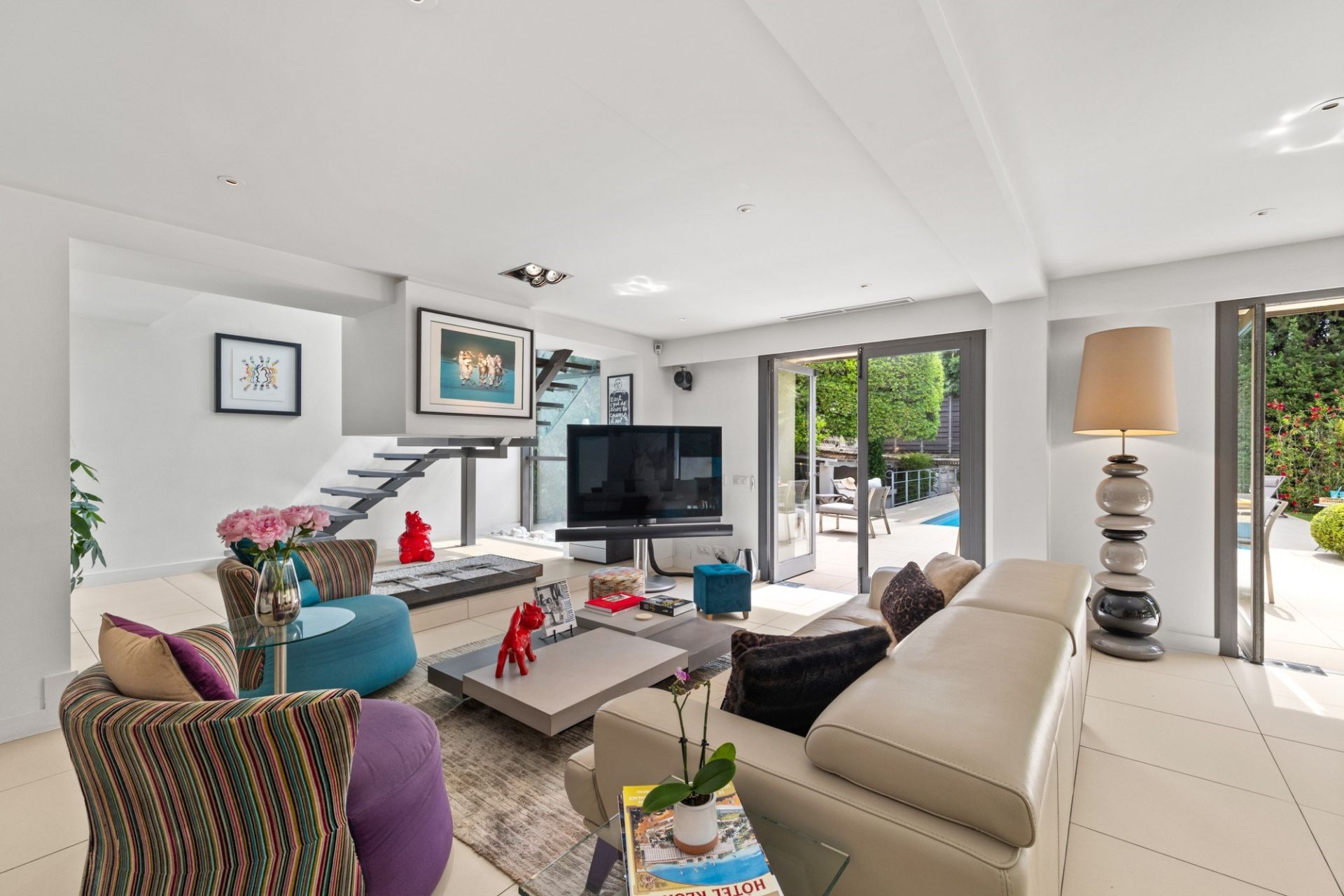 villa 5 Rooms for sale on NICE (06000)