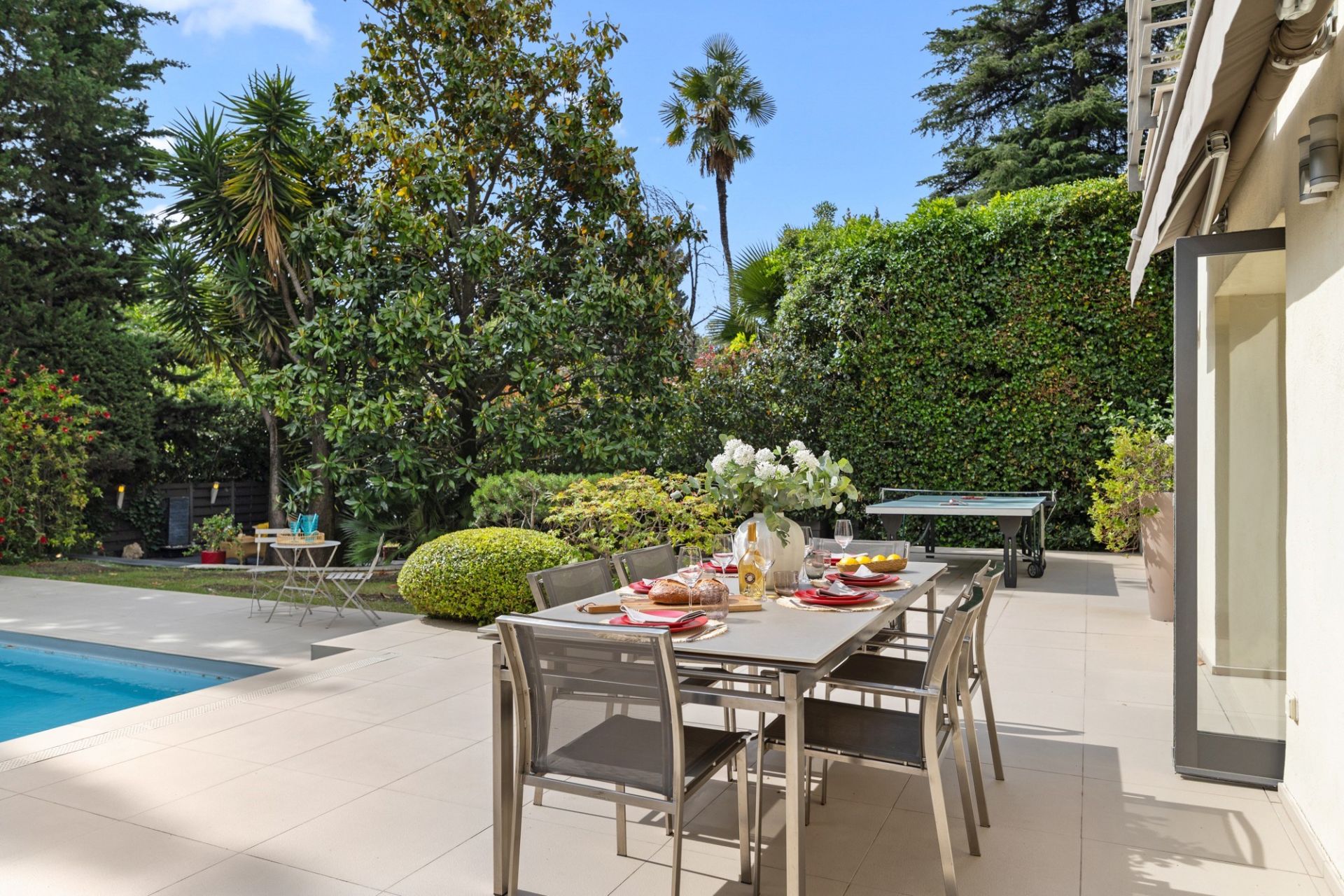 villa 5 Rooms for sale on NICE (06000)