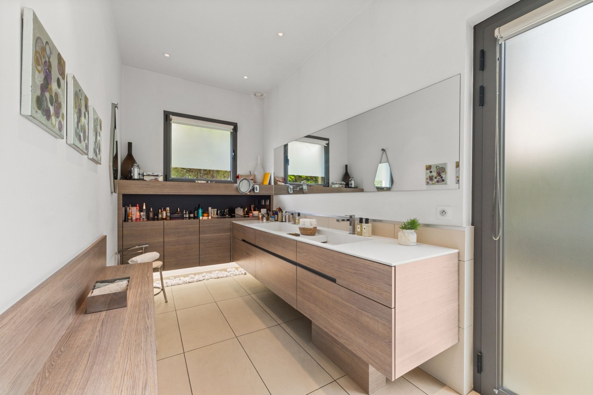 villa 5 Rooms for sale on NICE (06000)