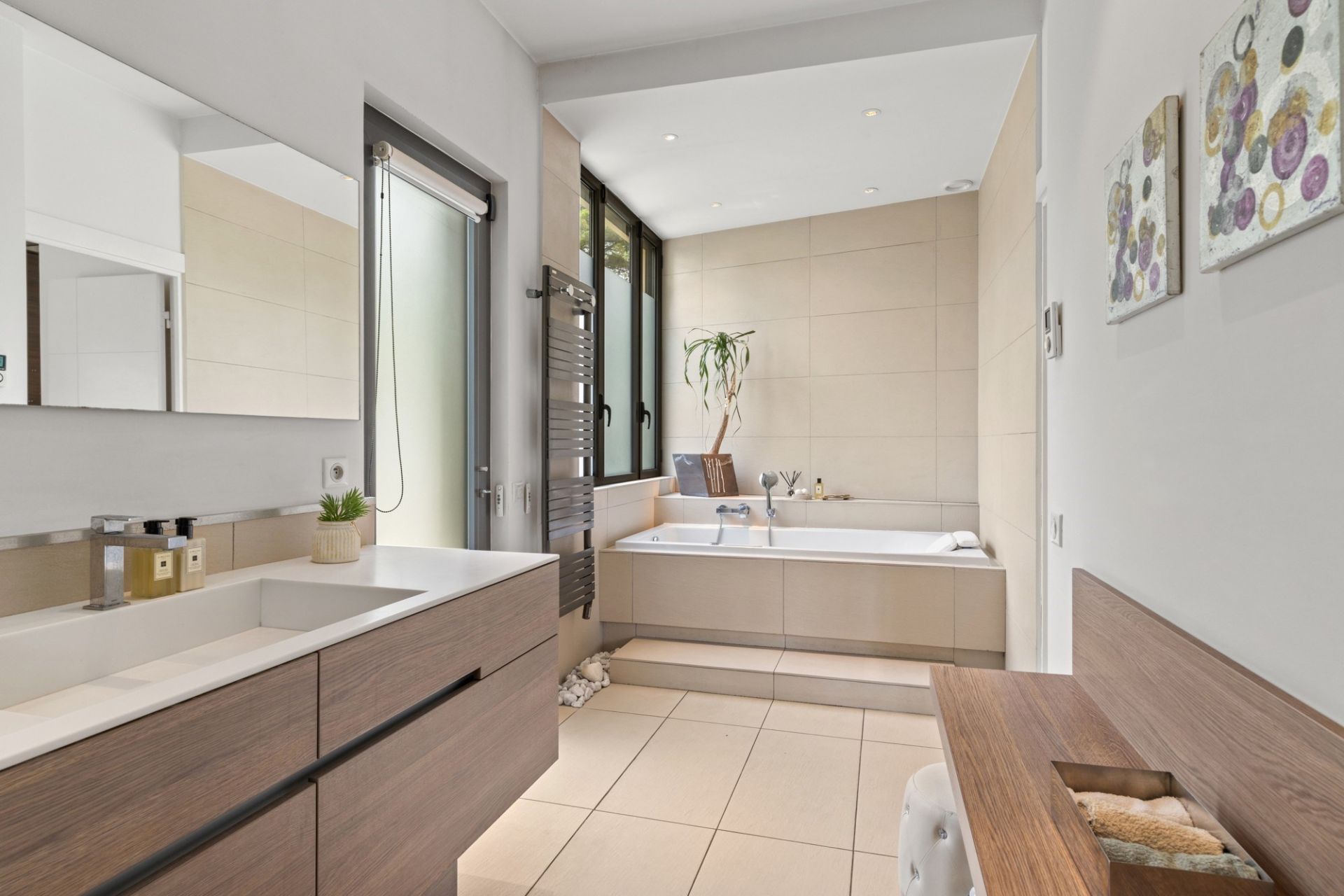 villa 5 Rooms for sale on NICE (06000)