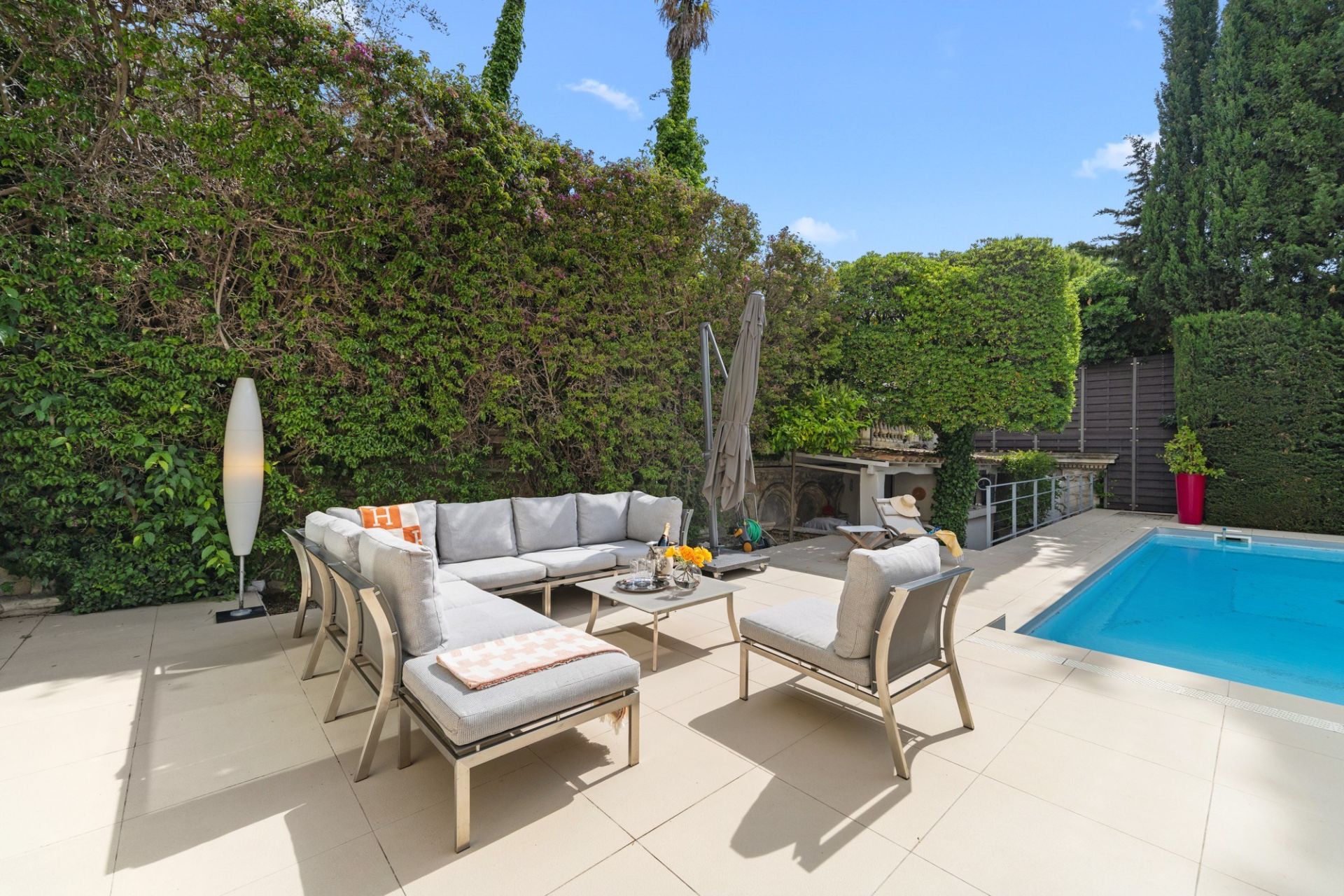 villa 5 Rooms for sale on NICE (06000)