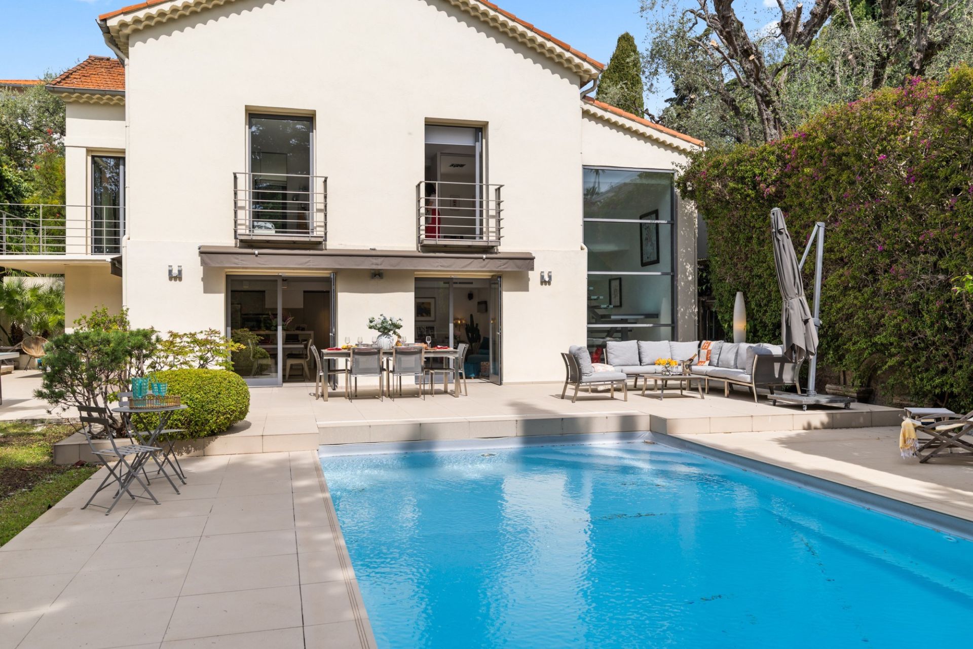 villa 5 Rooms for sale on NICE (06000)