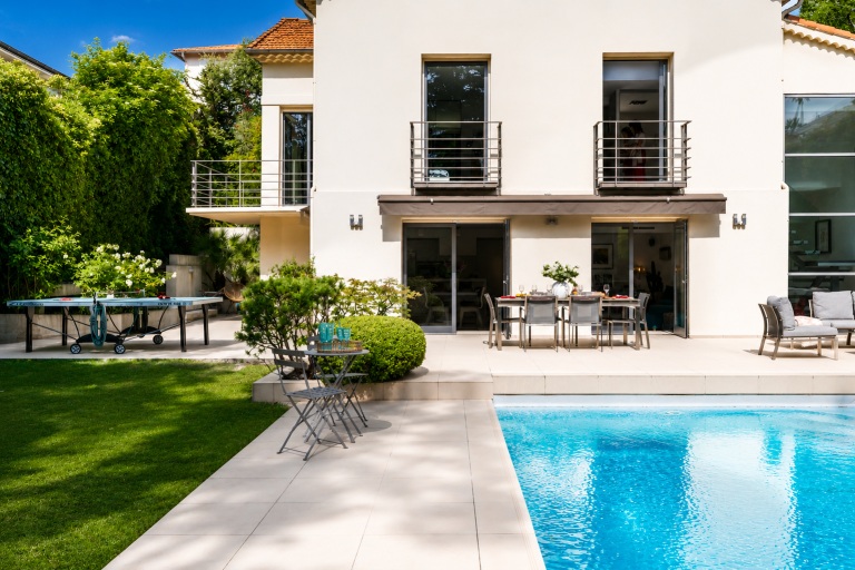 villa 5 Rooms for sale on NICE (06000)