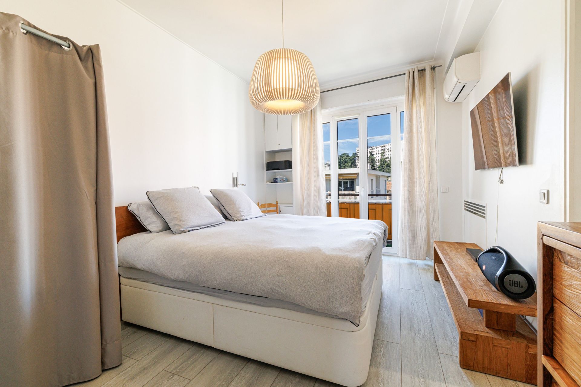 duplex 5 Rooms for sale on NICE (06200)
