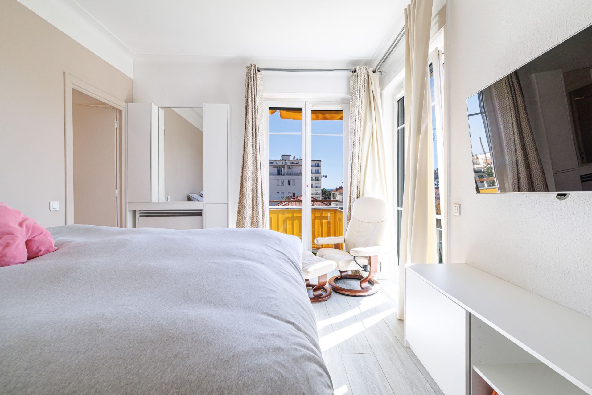 duplex 5 Rooms for sale on NICE (06200)