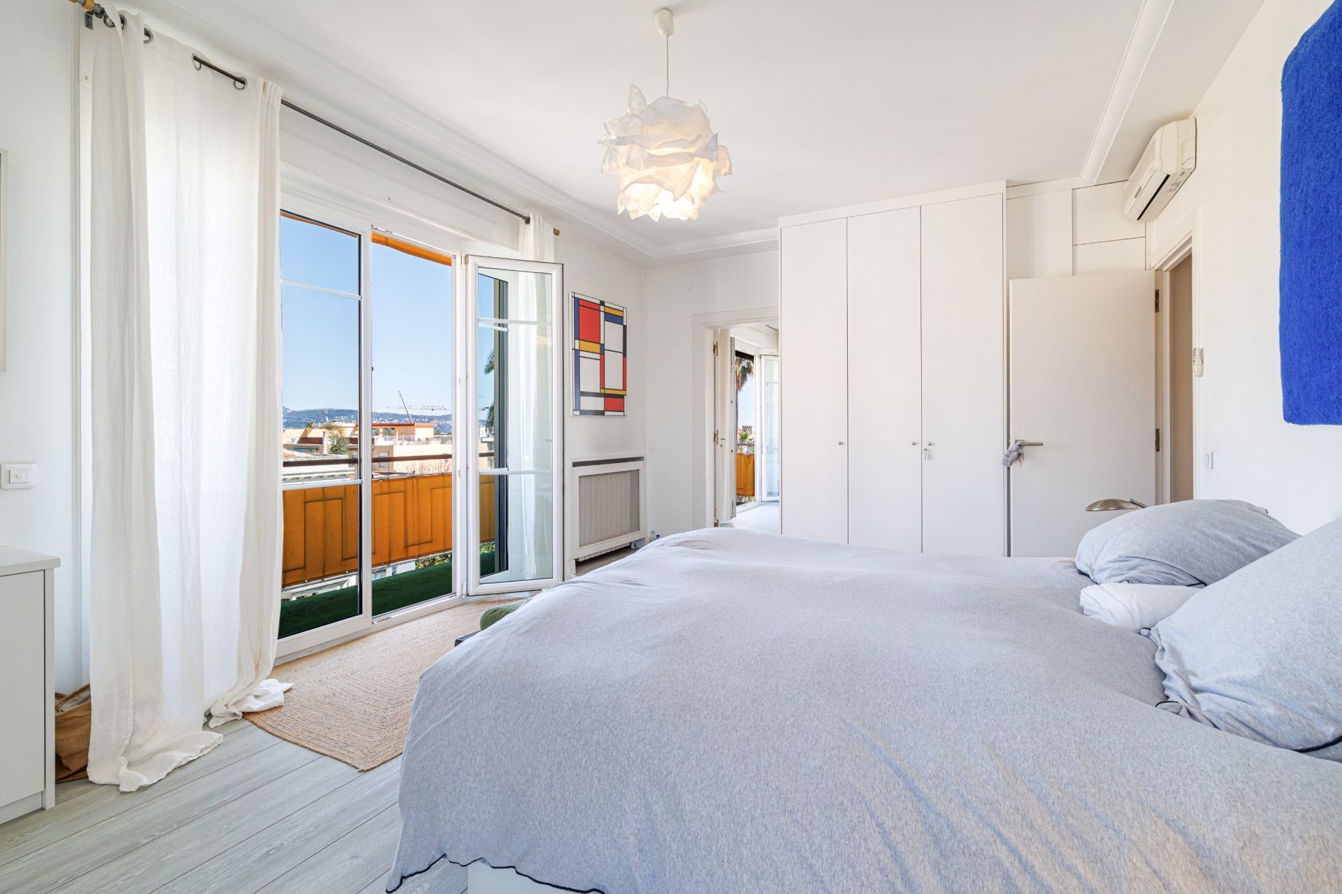 duplex 5 Rooms for sale on NICE (06200)