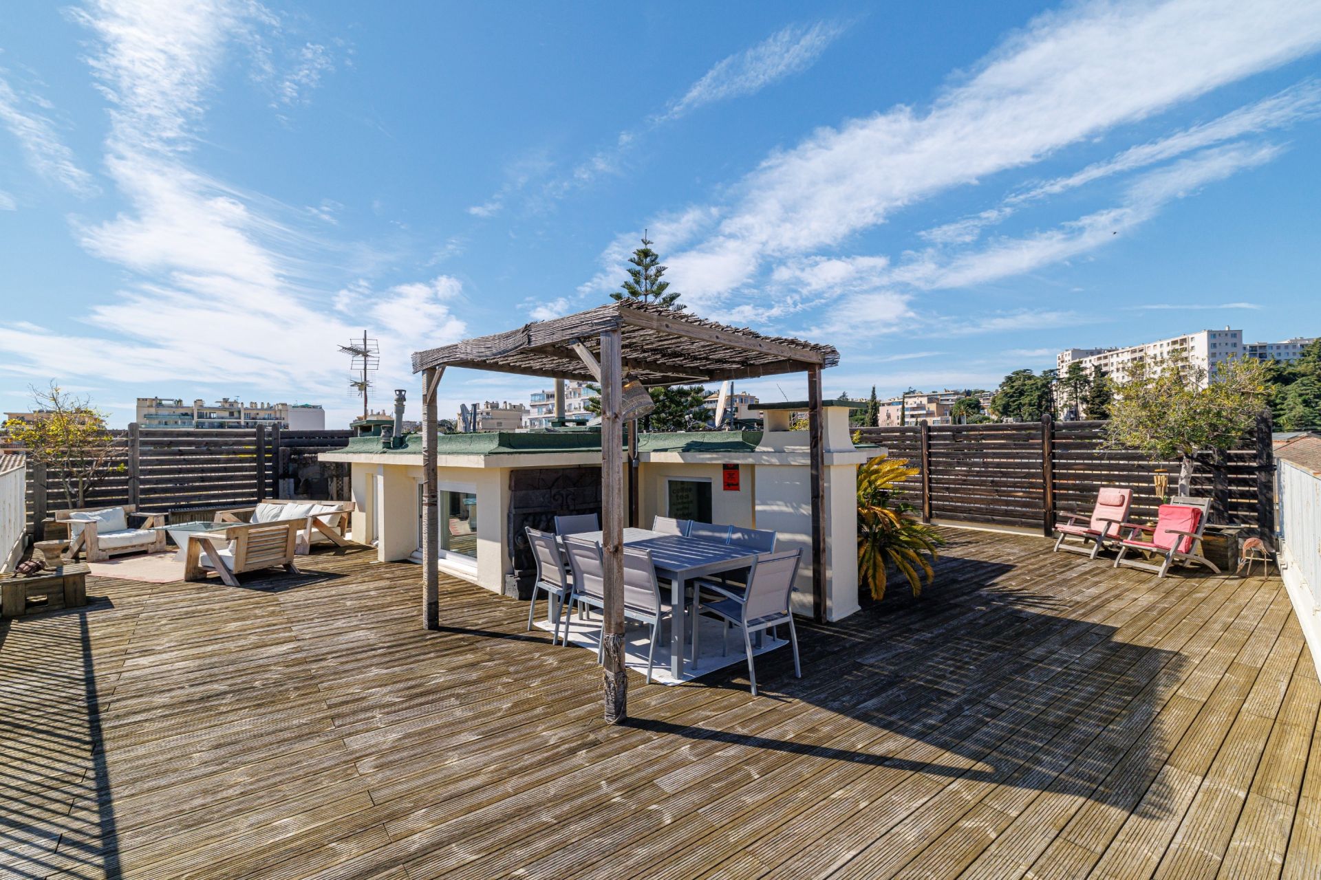 duplex 5 Rooms for sale on NICE (06200)