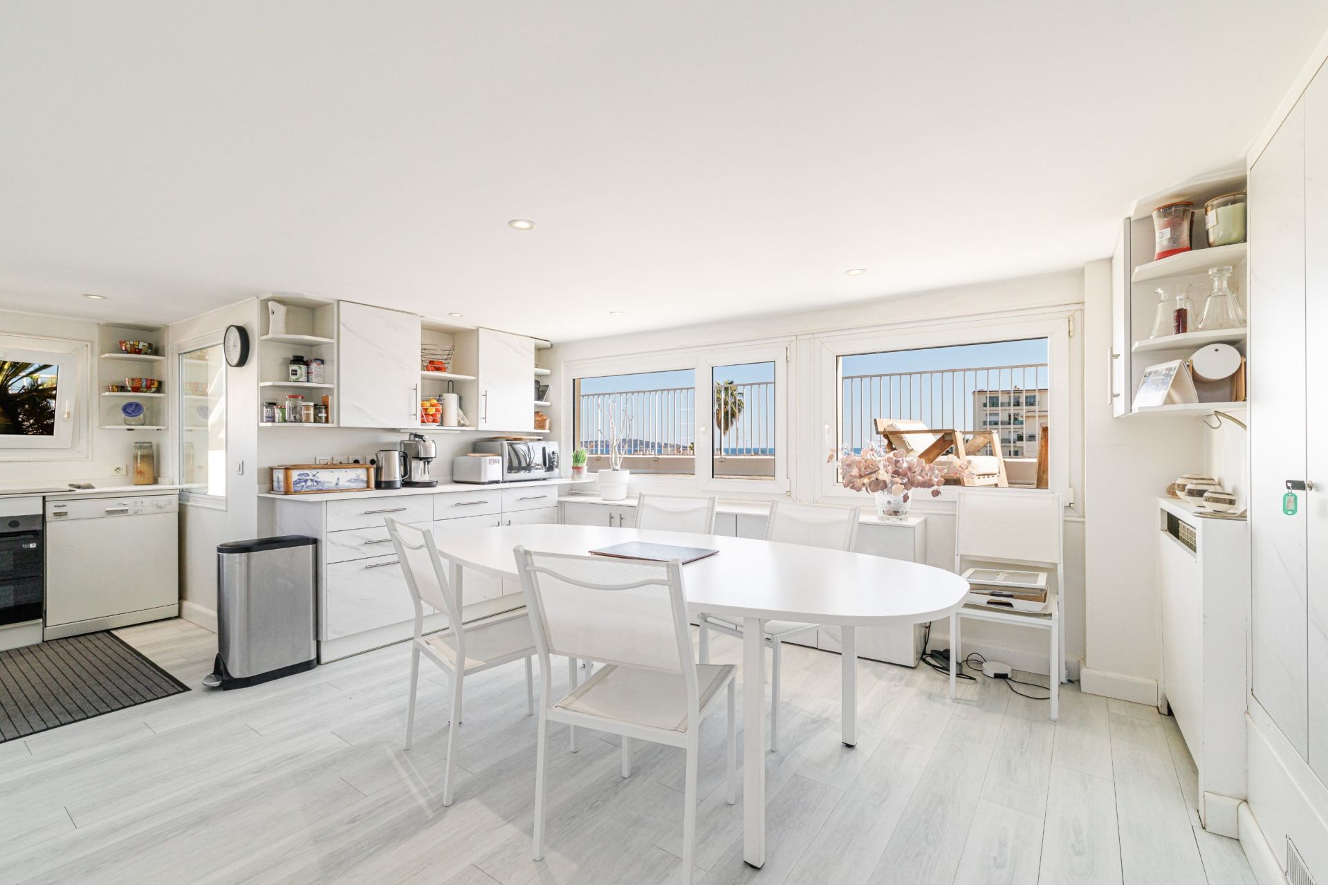 duplex 5 Rooms for sale on NICE (06200)