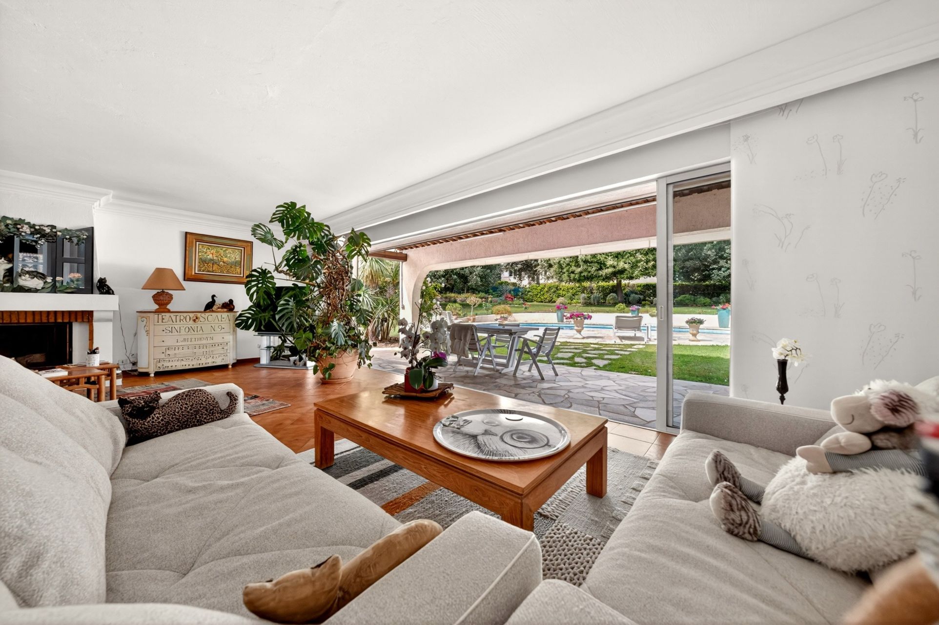villa 7 Rooms for sale on LE ROURET (06650)