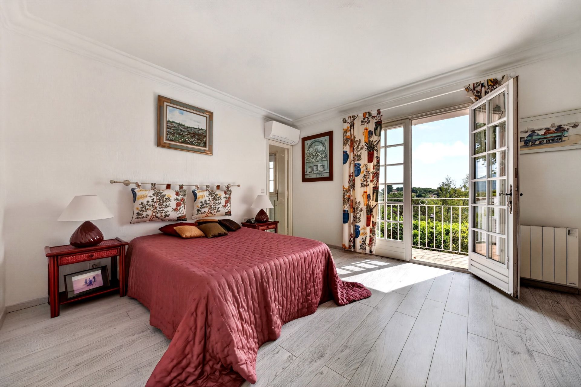 villa 7 Rooms for sale on LE ROURET (06650)