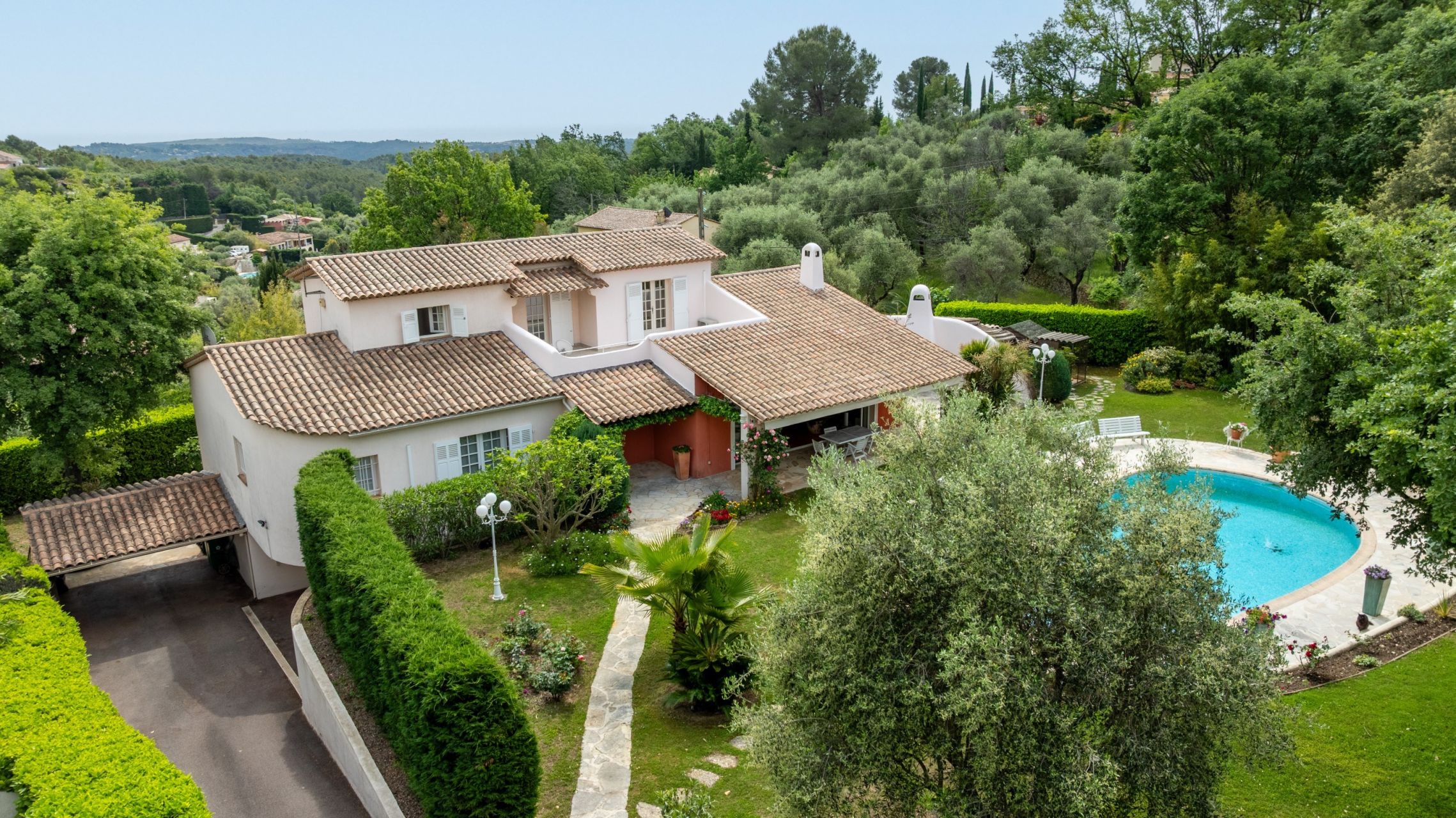 villa 7 Rooms for sale on LE ROURET (06650)