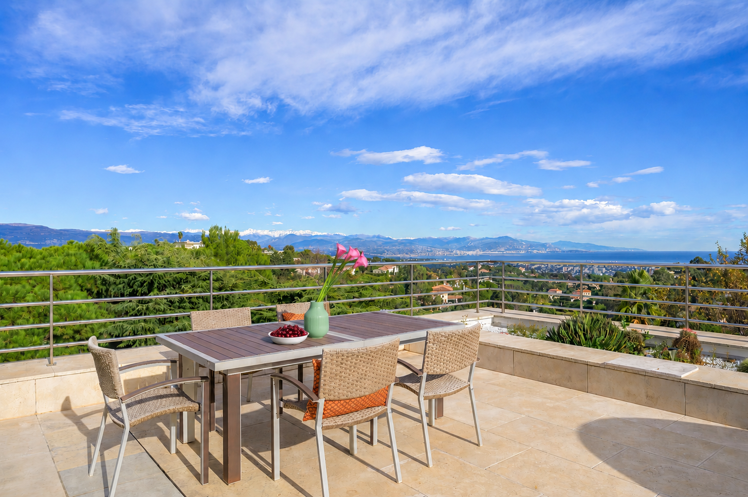 contemporary house 7 Rooms for sale on VALLAURIS (06220)