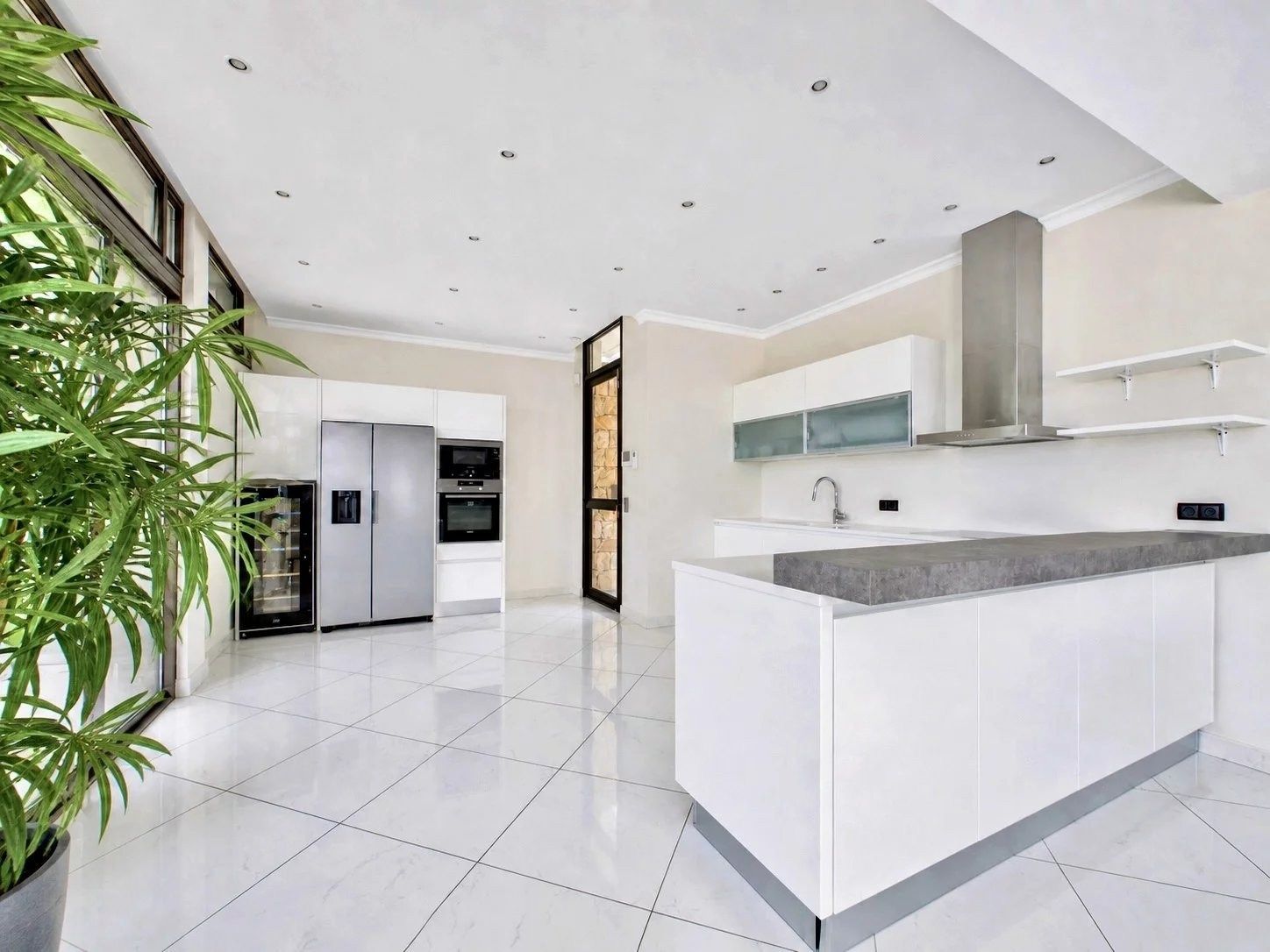 contemporary house 7 Rooms for sale on VALLAURIS (06220)