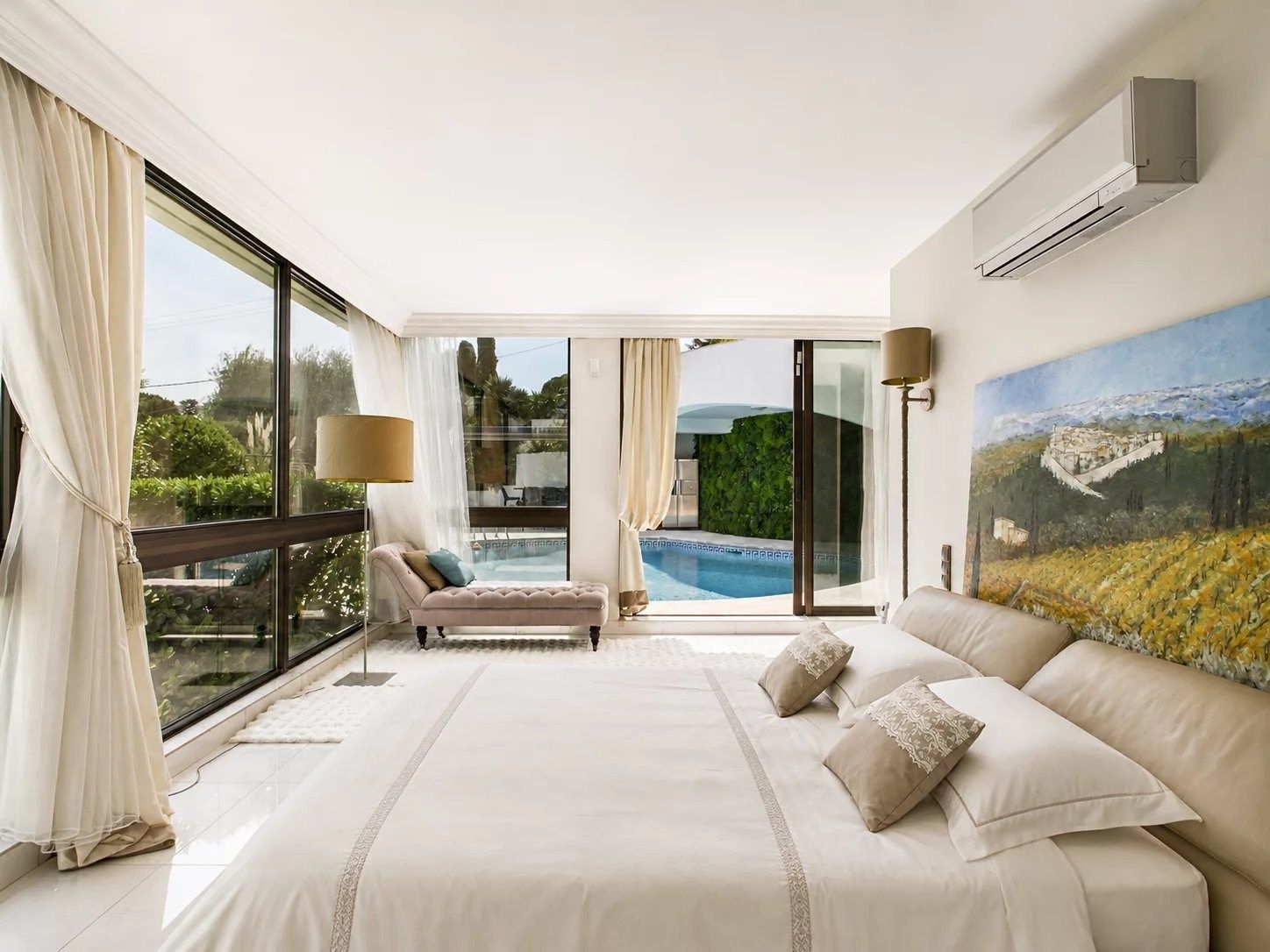 contemporary house 7 Rooms for sale on VALLAURIS (06220)