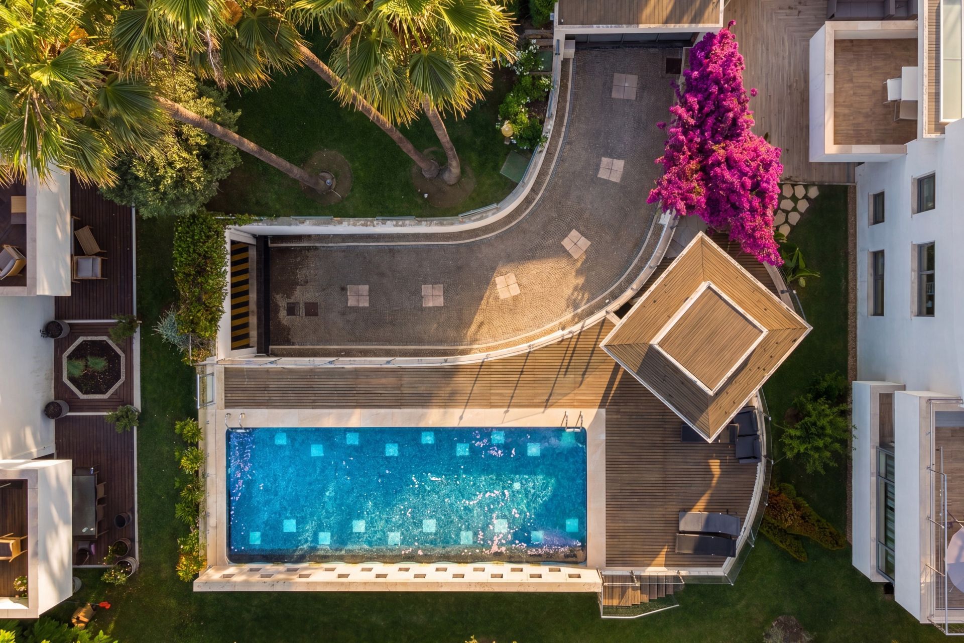 apartment 4 Rooms for sale on CAP D ANTIBES (06160)