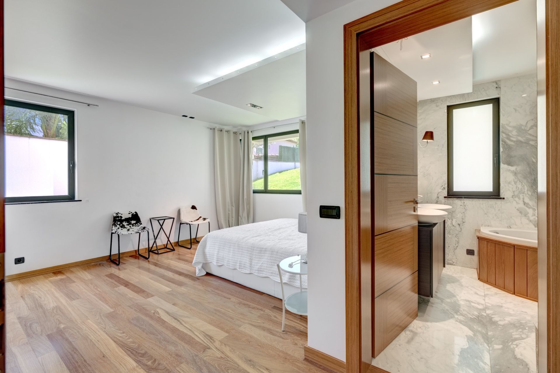 apartment 4 Rooms for sale on CAP D ANTIBES (06160)