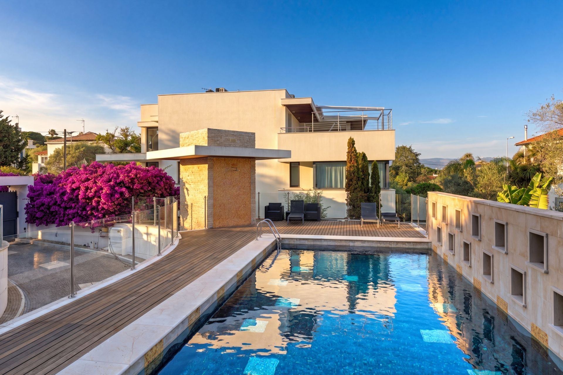 apartment 4 Rooms for sale on CAP D ANTIBES (06160)
