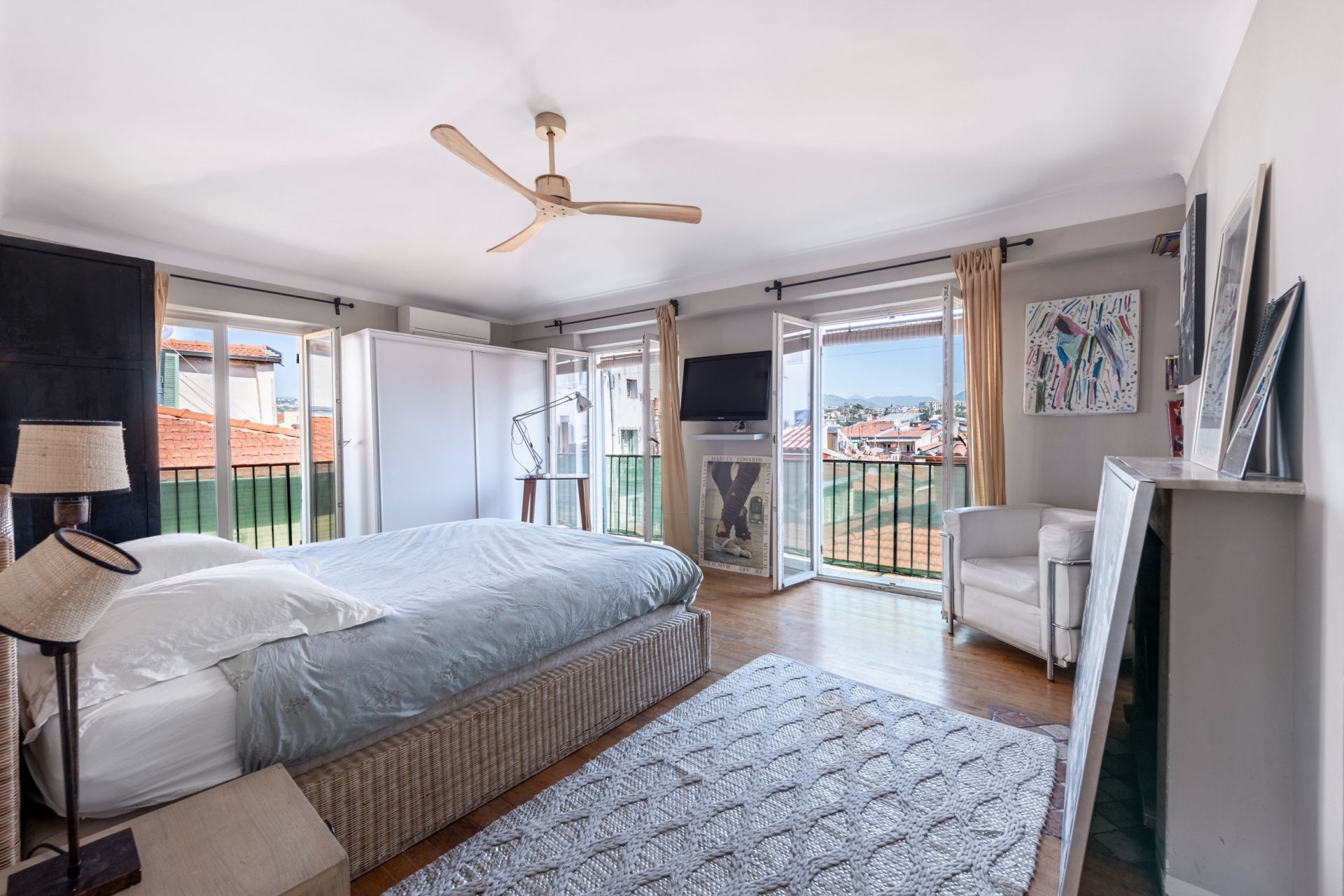 apartment 5 Rooms for sale on NICE (06000)