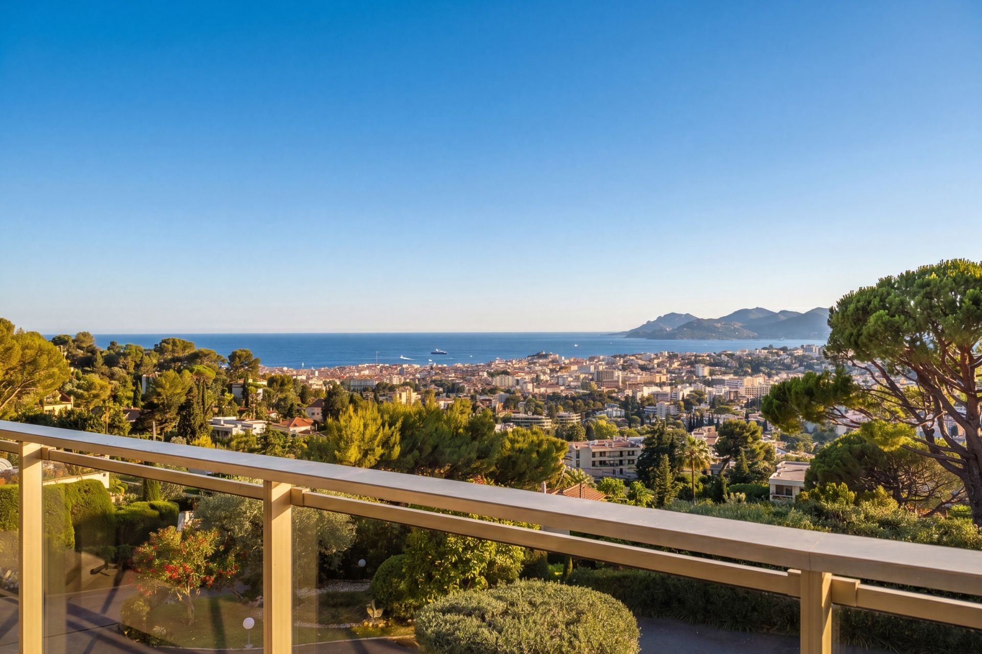 apartment 3 Rooms for sale on LE CANNET (06110)