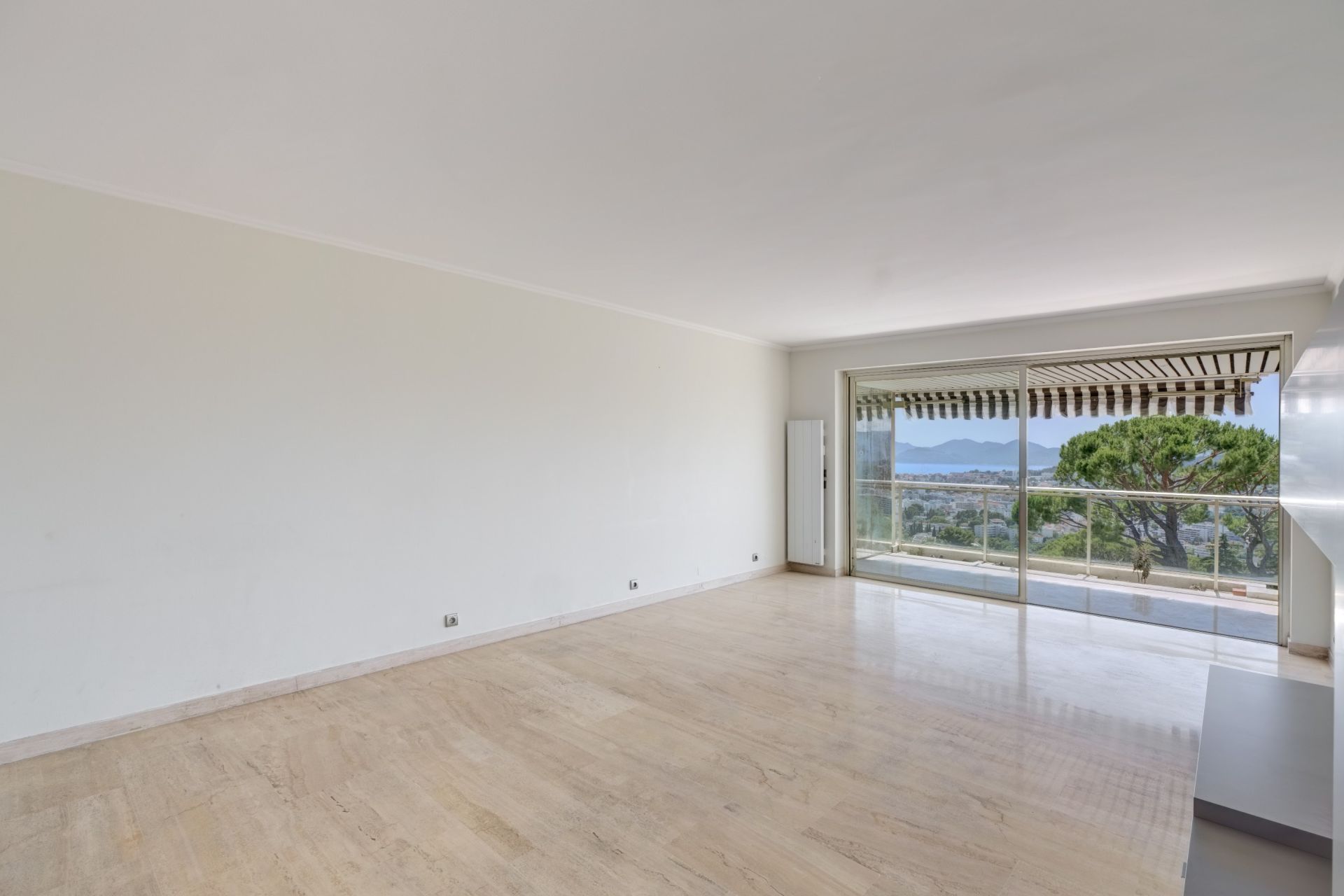 apartment 3 Rooms for sale on LE CANNET (06110)