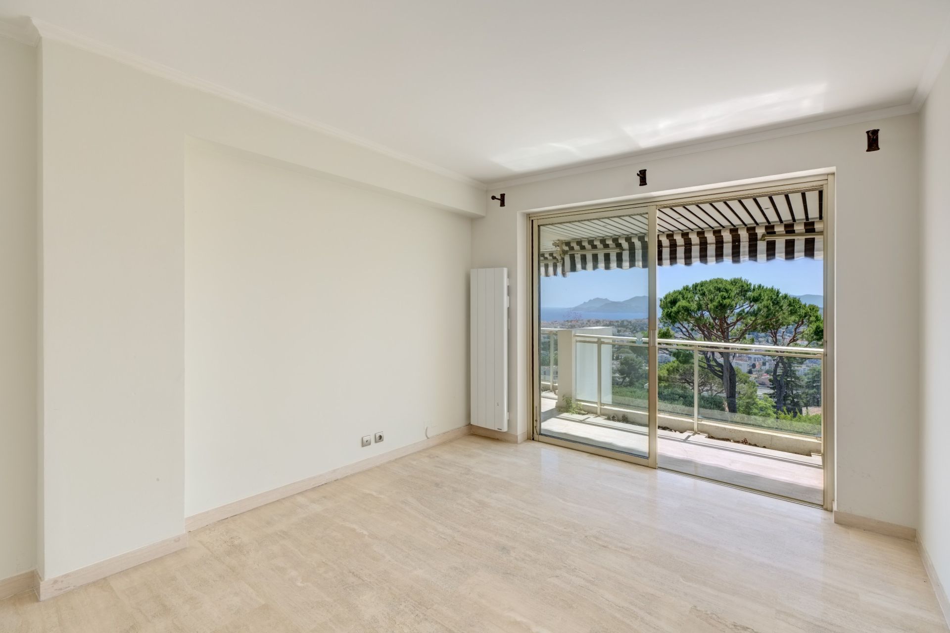 apartment 3 Rooms for sale on LE CANNET (06110)