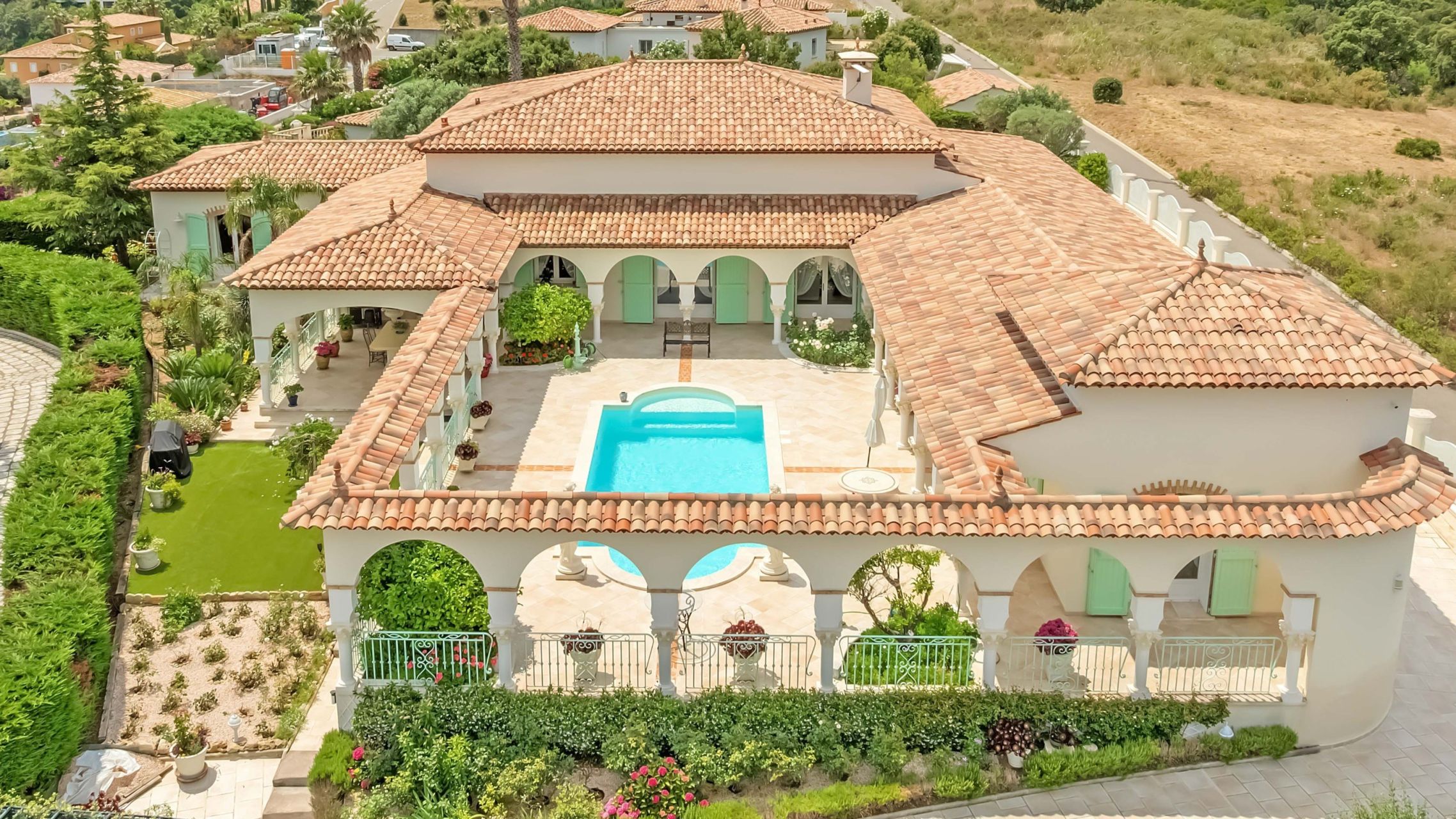 provencal house 8 Rooms for sale on ST AYGULF (83370)