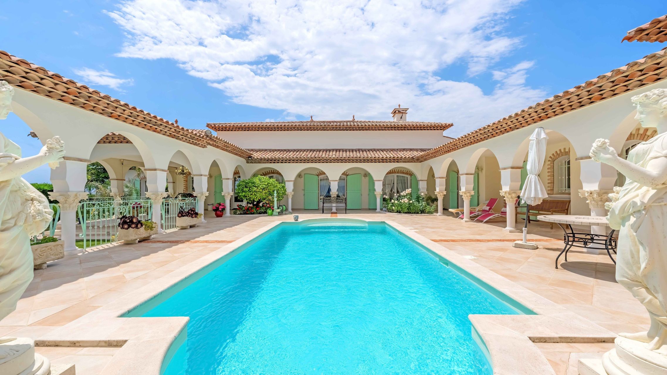 provencal house 8 Rooms for sale on ST AYGULF (83370)