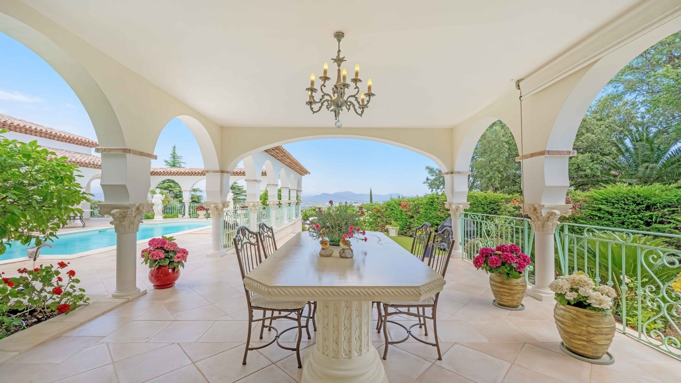 provencal house 8 Rooms for sale on ST AYGULF (83370)