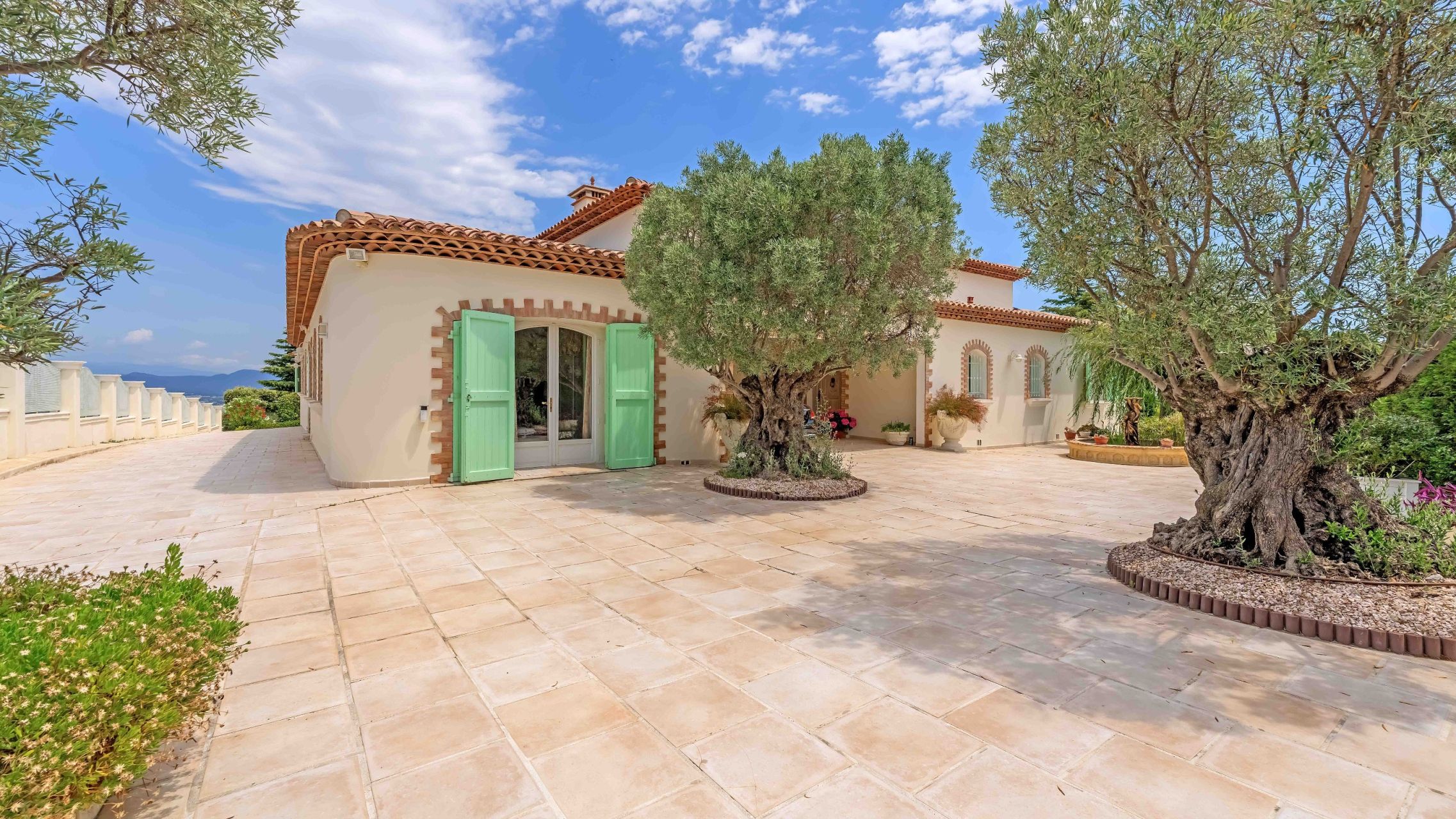 provencal house 8 Rooms for sale on ST AYGULF (83370)