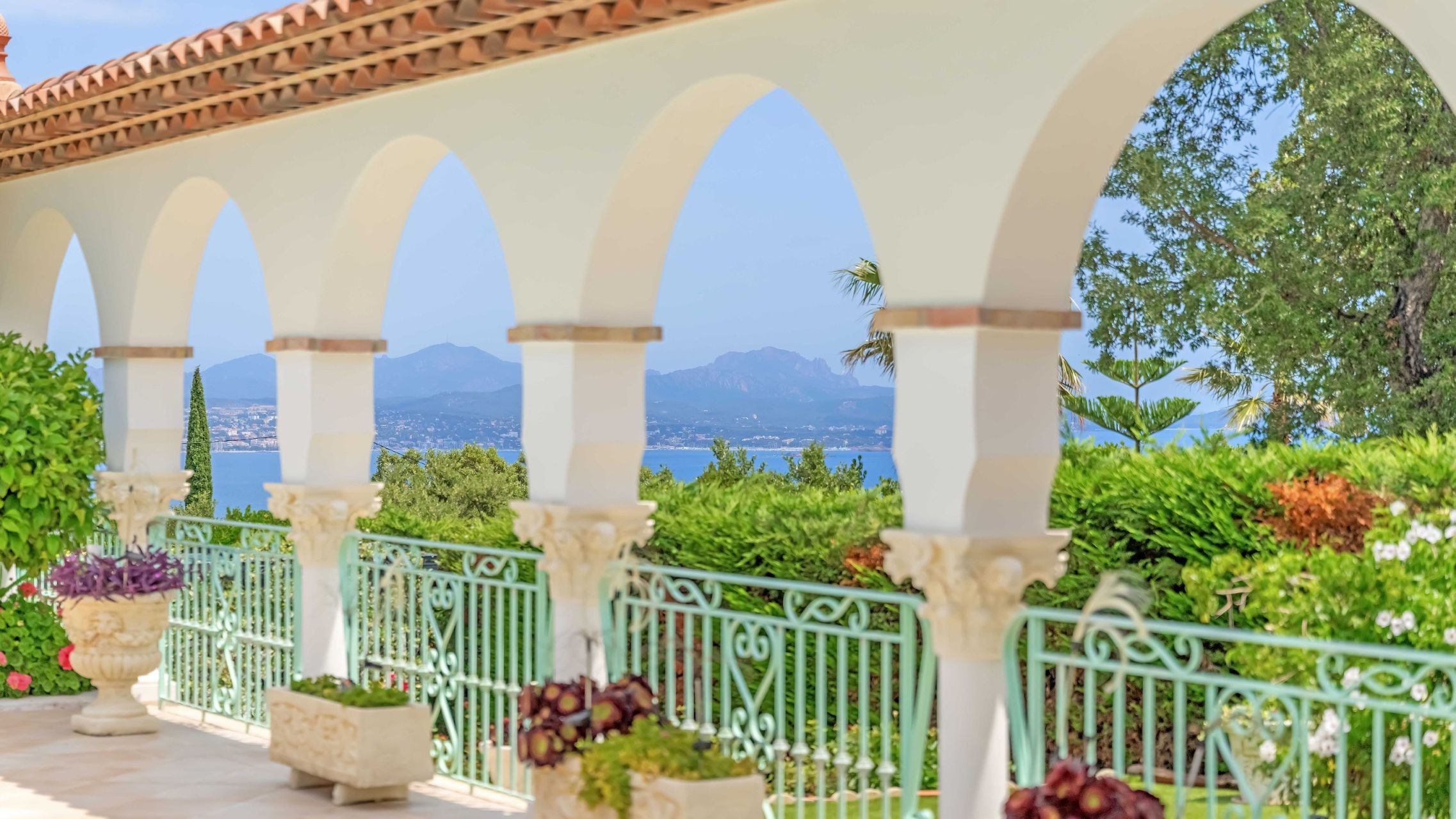 provencal house 8 Rooms for sale on ST AYGULF (83370)