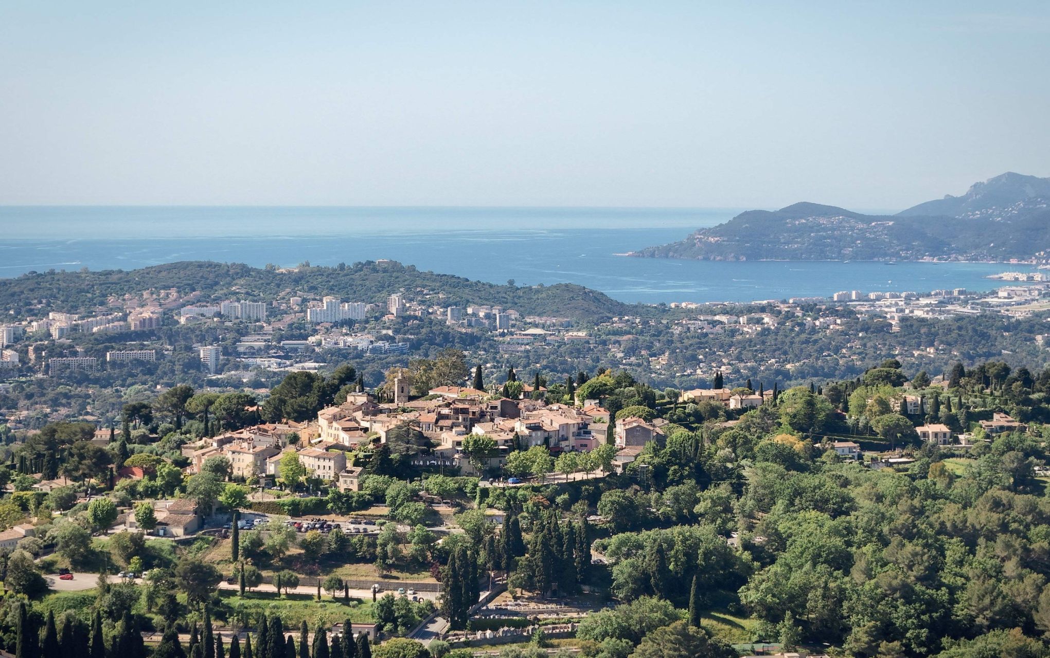 contemporary house 6 Rooms for sale on MOUGINS (06250)