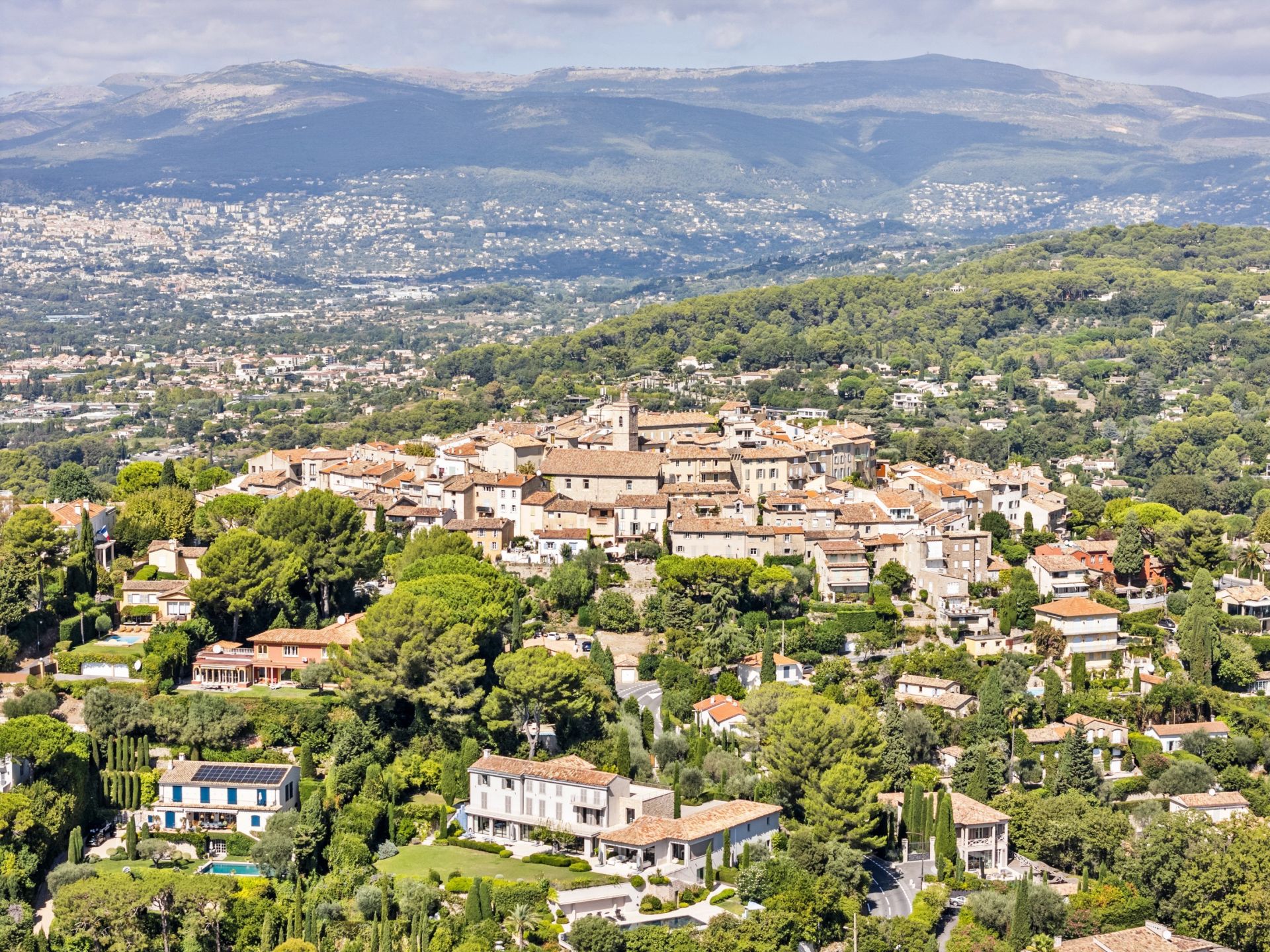 contemporary house 6 Rooms for sale on MOUGINS (06250)