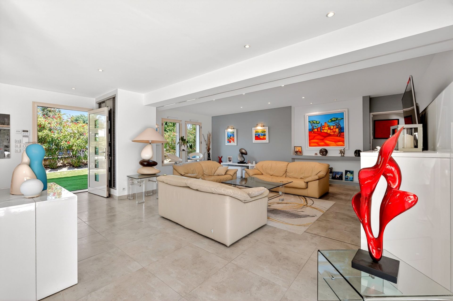 villa 8 Rooms for sale on MOUANS SARTOUX (06370)