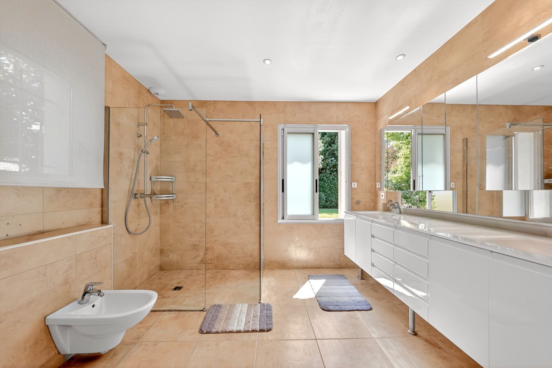 villa 8 Rooms for sale on MOUANS SARTOUX (06370)