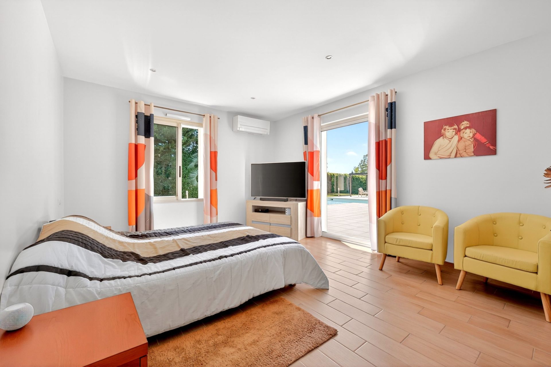 villa 8 Rooms for sale on MOUANS SARTOUX (06370)