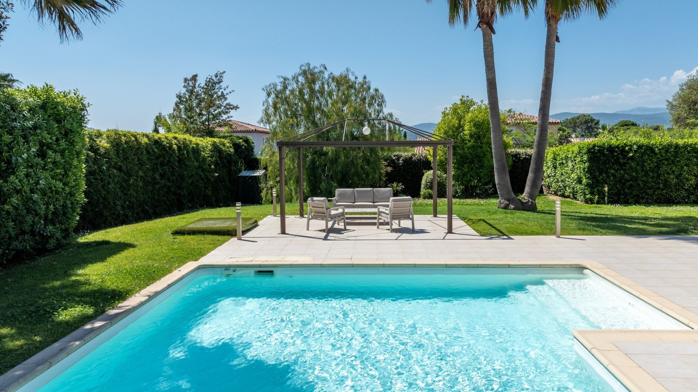 villa 8 Rooms for sale on MOUANS SARTOUX (06370)