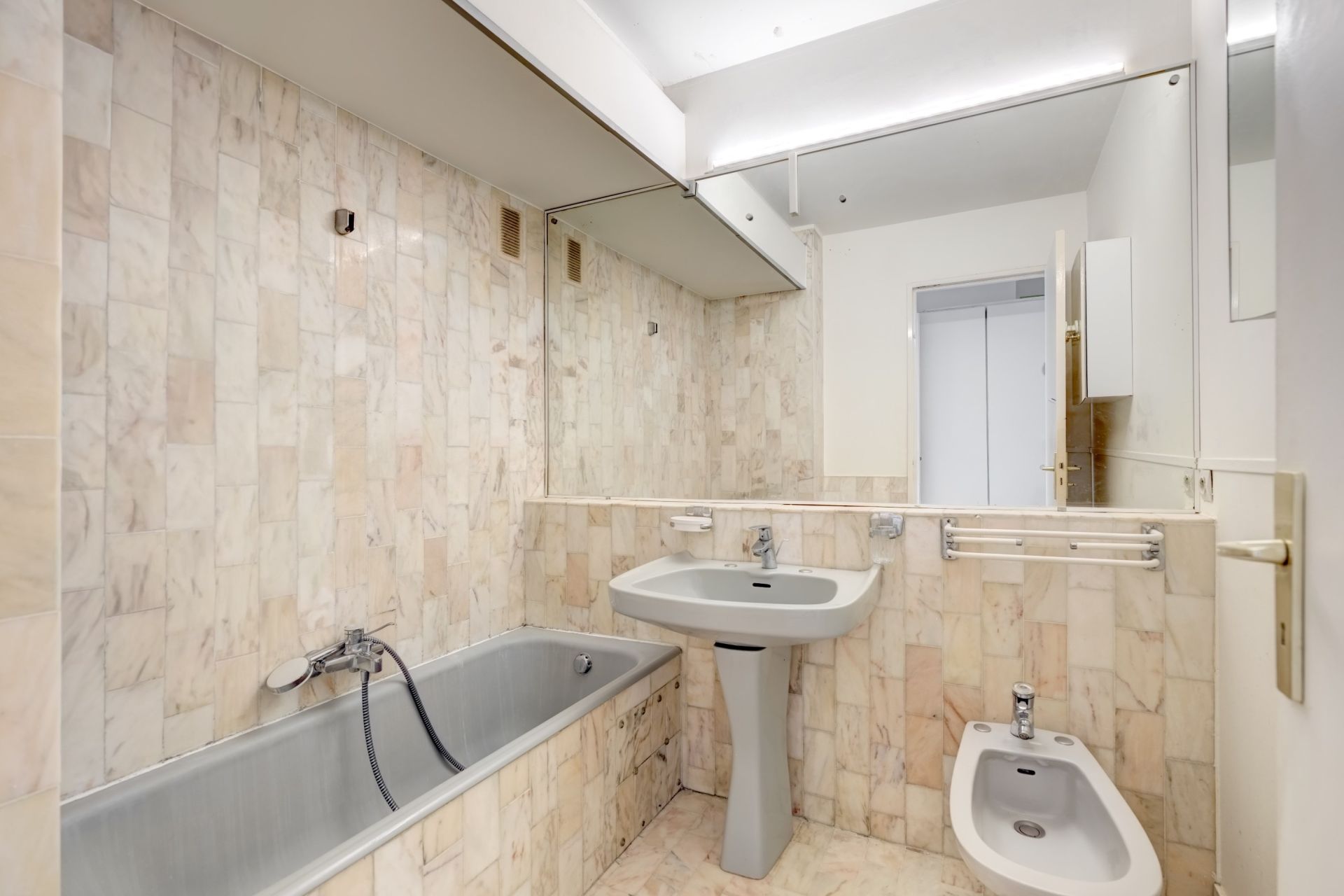apartment 3 Rooms for sale on CANNES (06400)