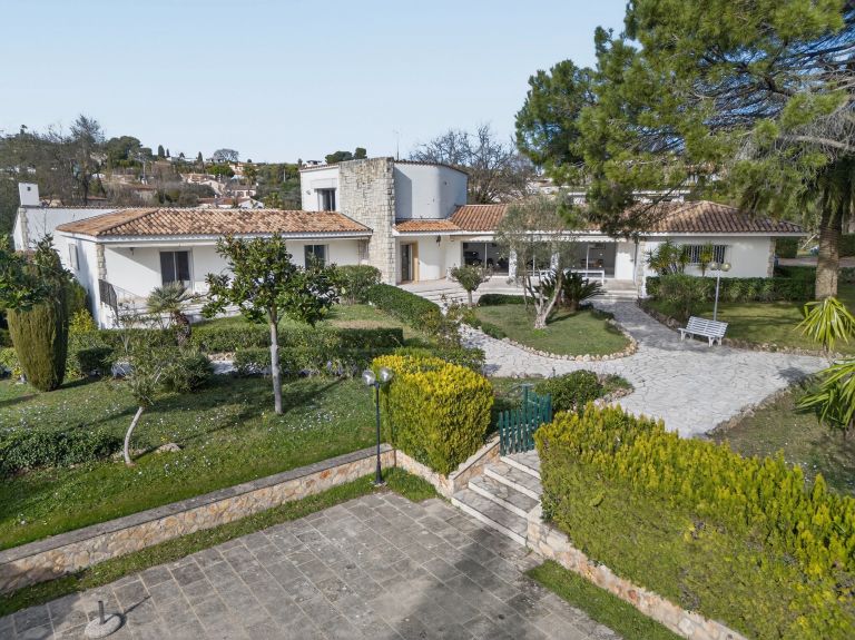villa 10 Pièces en vente sur MOUGINS (06250)
