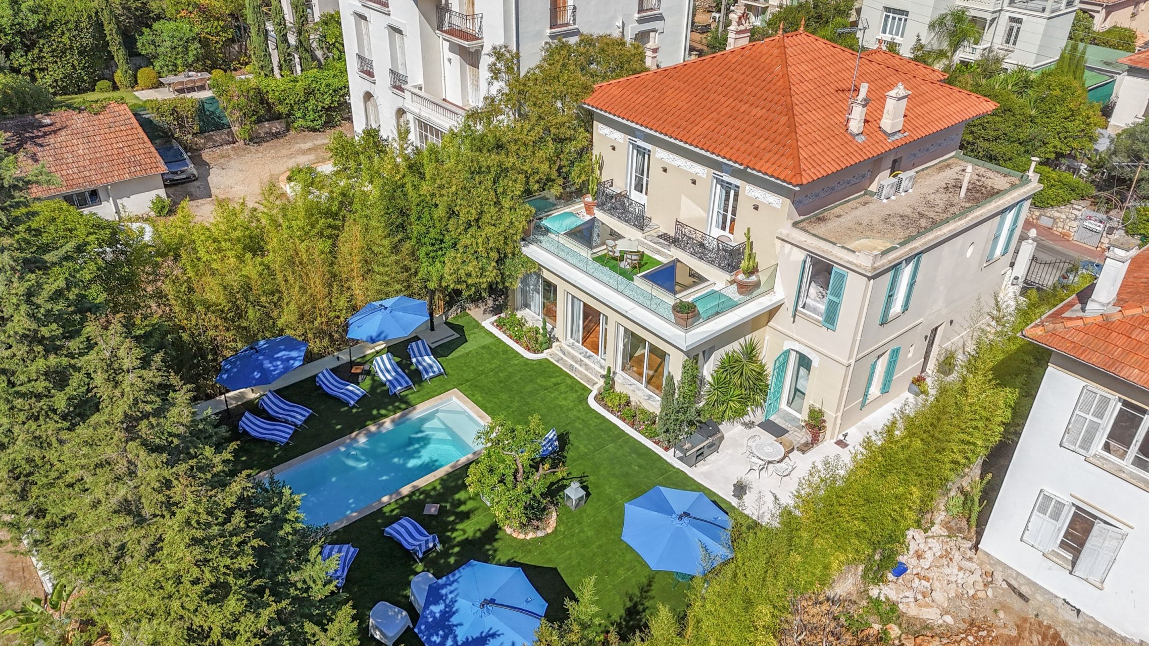 villa 6 Rooms for sale on LE CANNET (06110)
