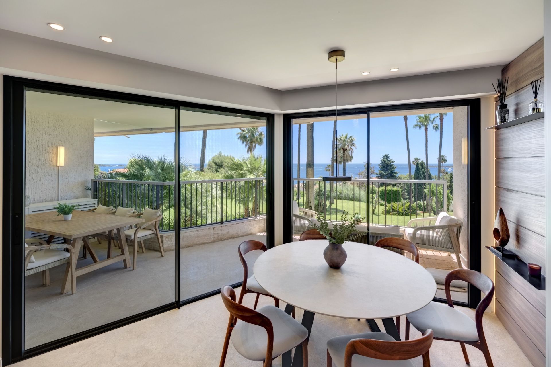 apartment 4 Rooms for sale on CANNES (06400)