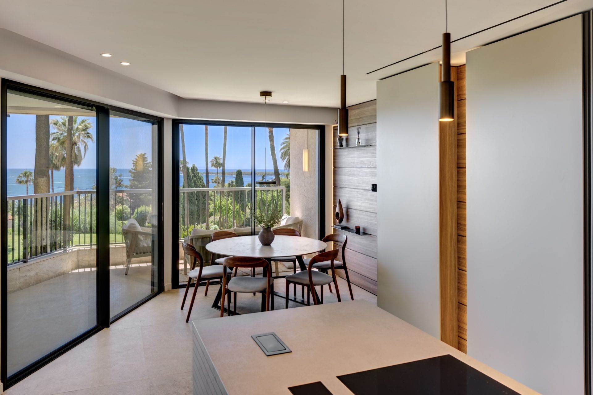 apartment 4 Rooms for sale on CANNES (06400)