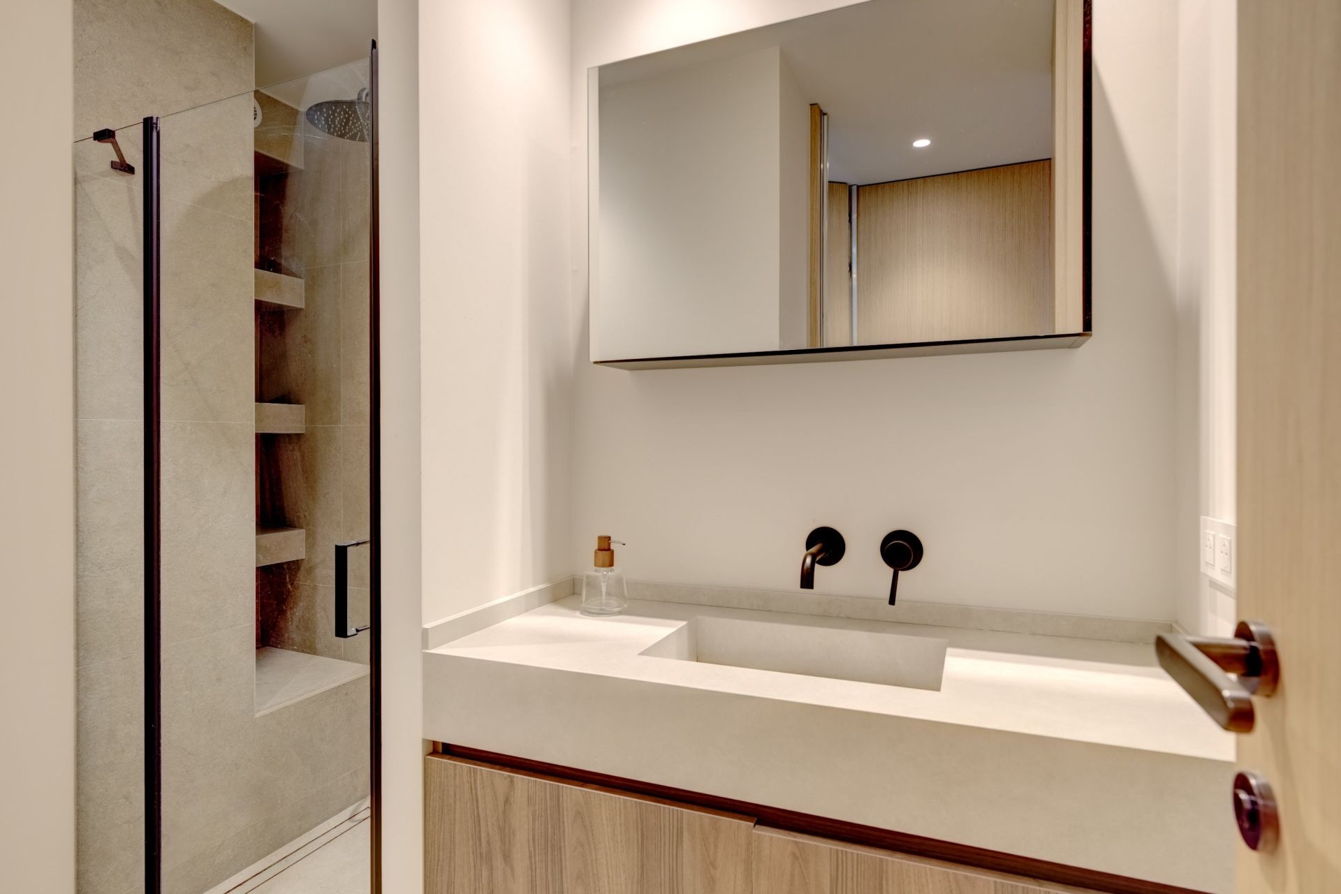 apartment 4 Rooms for sale on CANNES (06400)