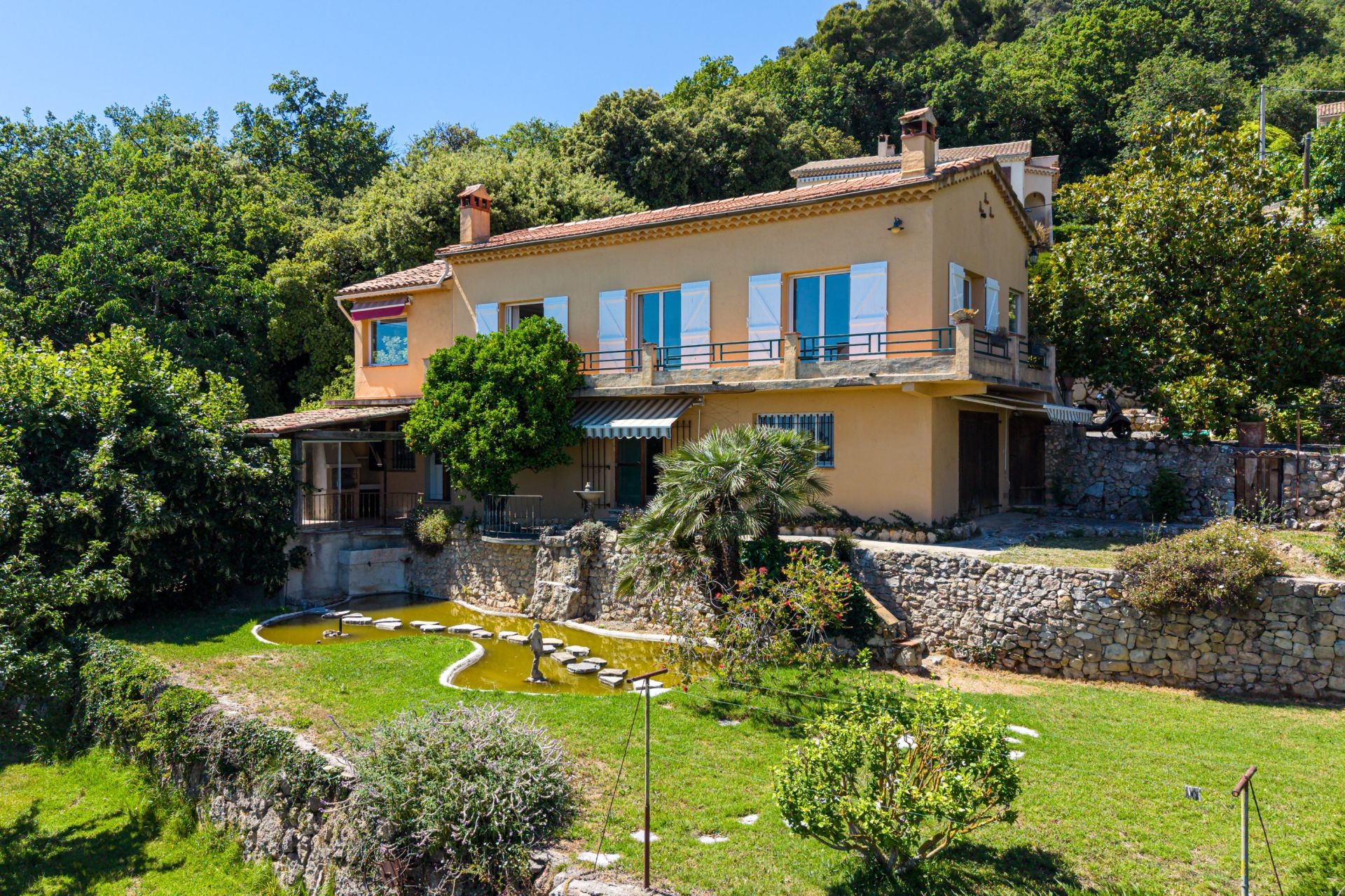 provencal house 8 Rooms for sale on VENCE (06140)