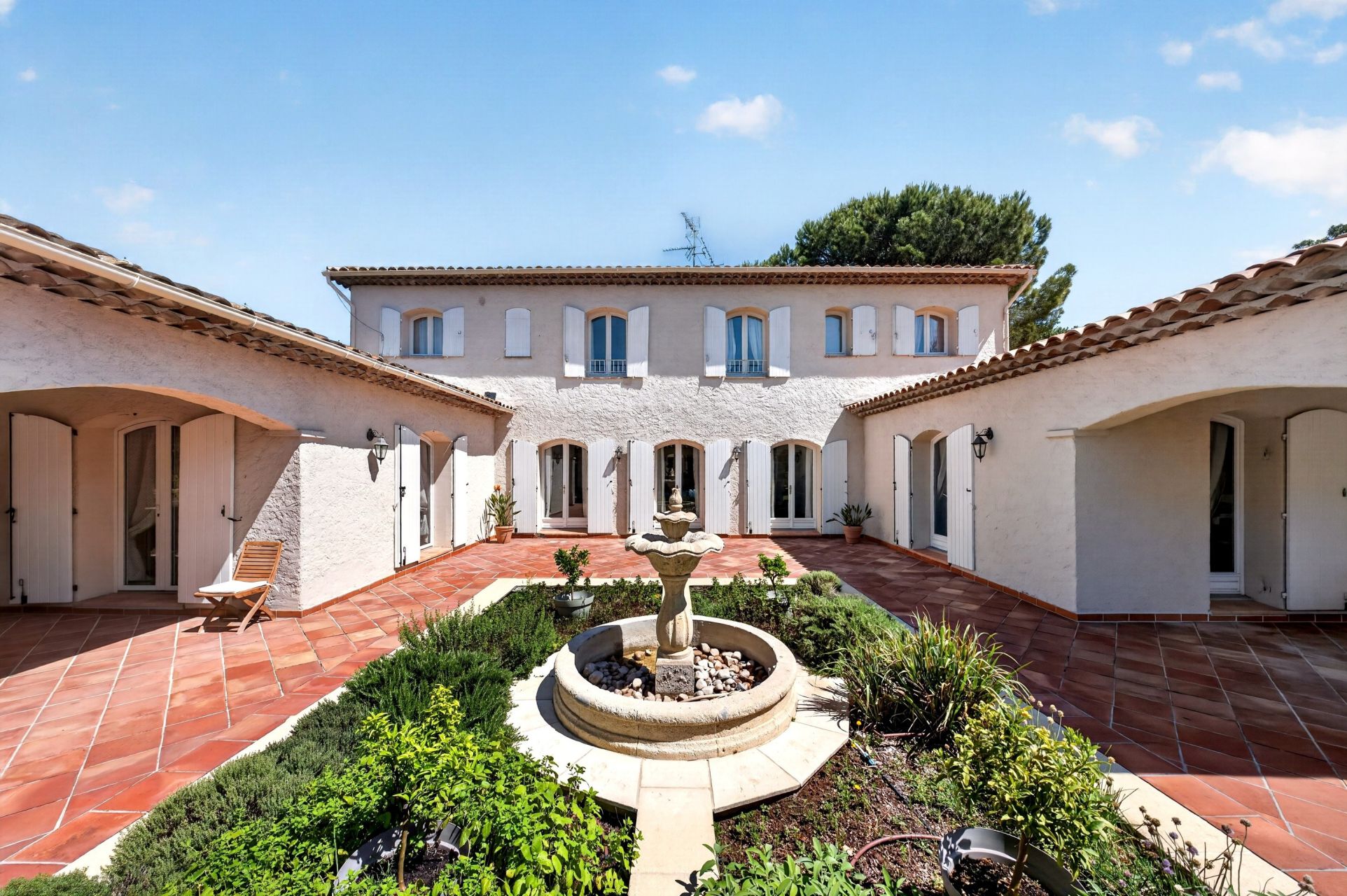 villa 9 Pièces en vente sur MOUANS SARTOUX (06370)