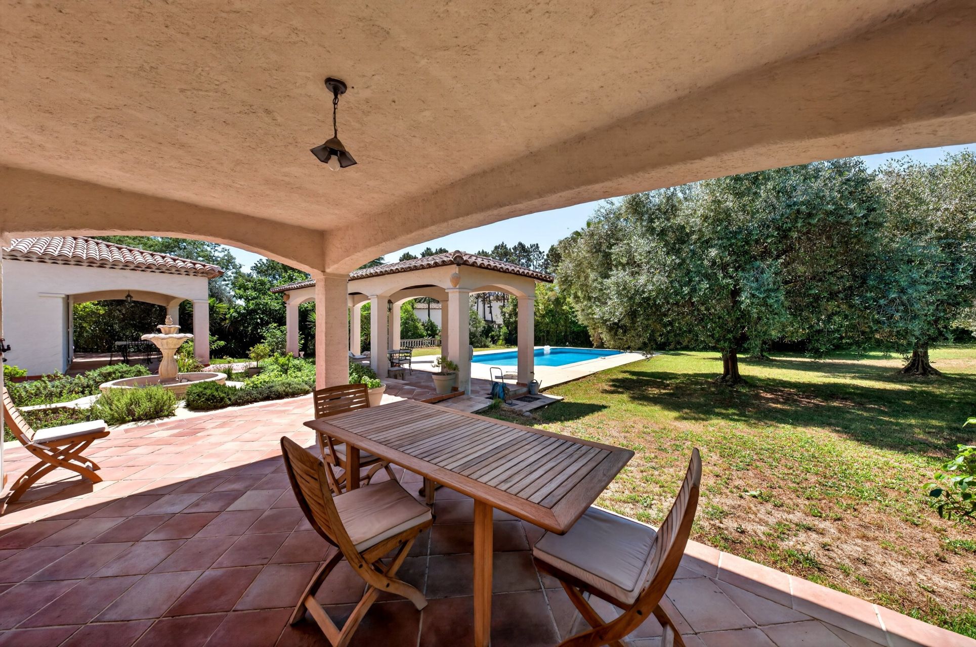 villa 9 Pièces en vente sur MOUANS SARTOUX (06370)