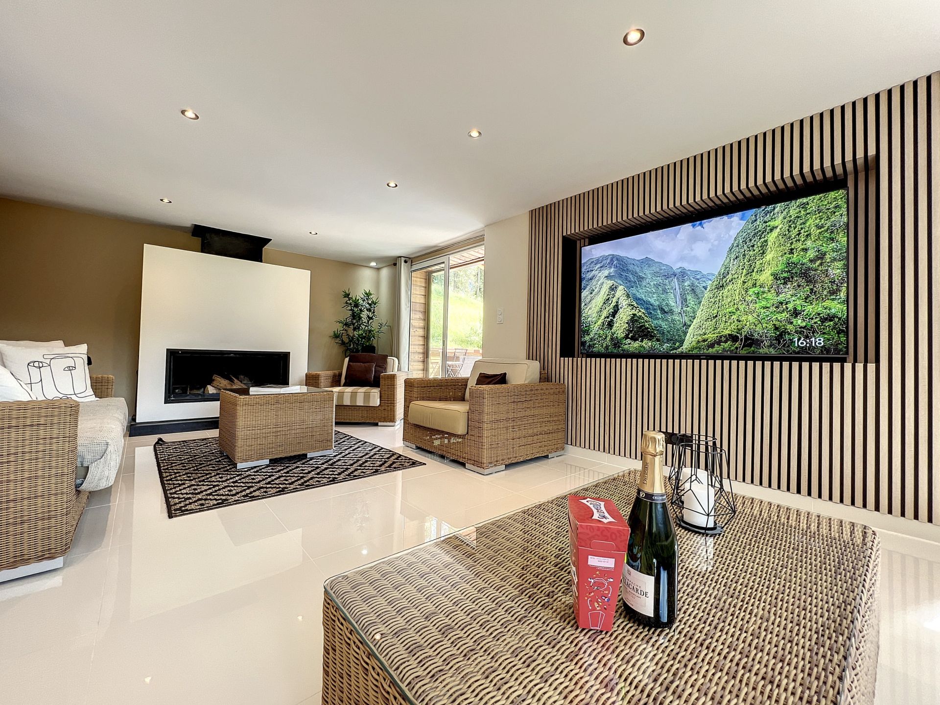 chalet 6 Rooms for sale on VALBERG (06470)