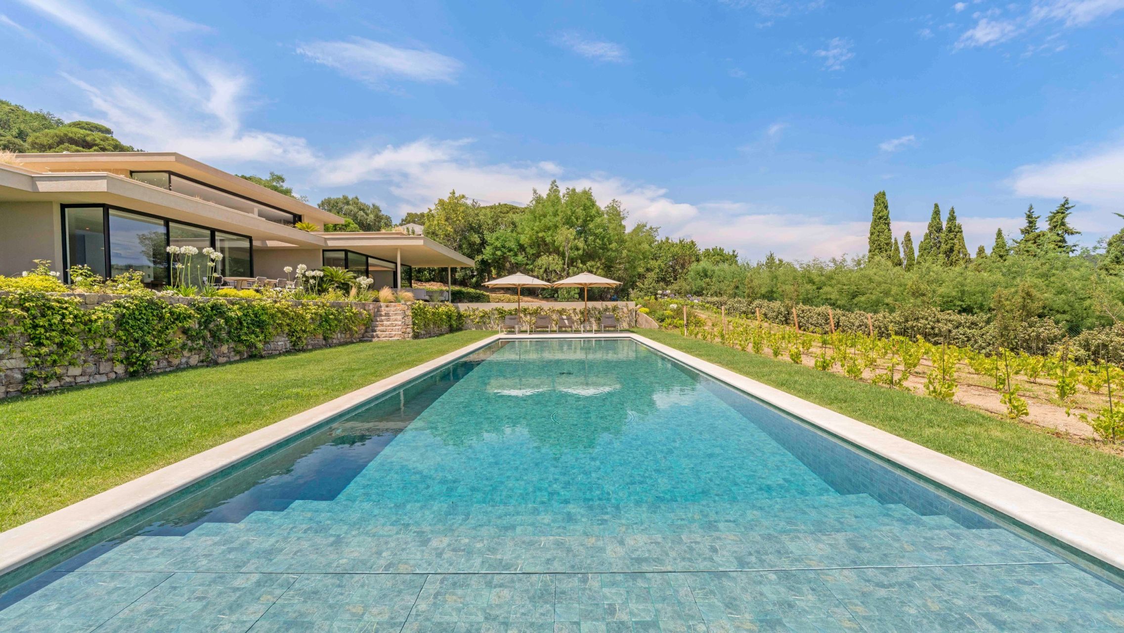 contemporary house 10 Rooms for sale on RAMATUELLE (83350)