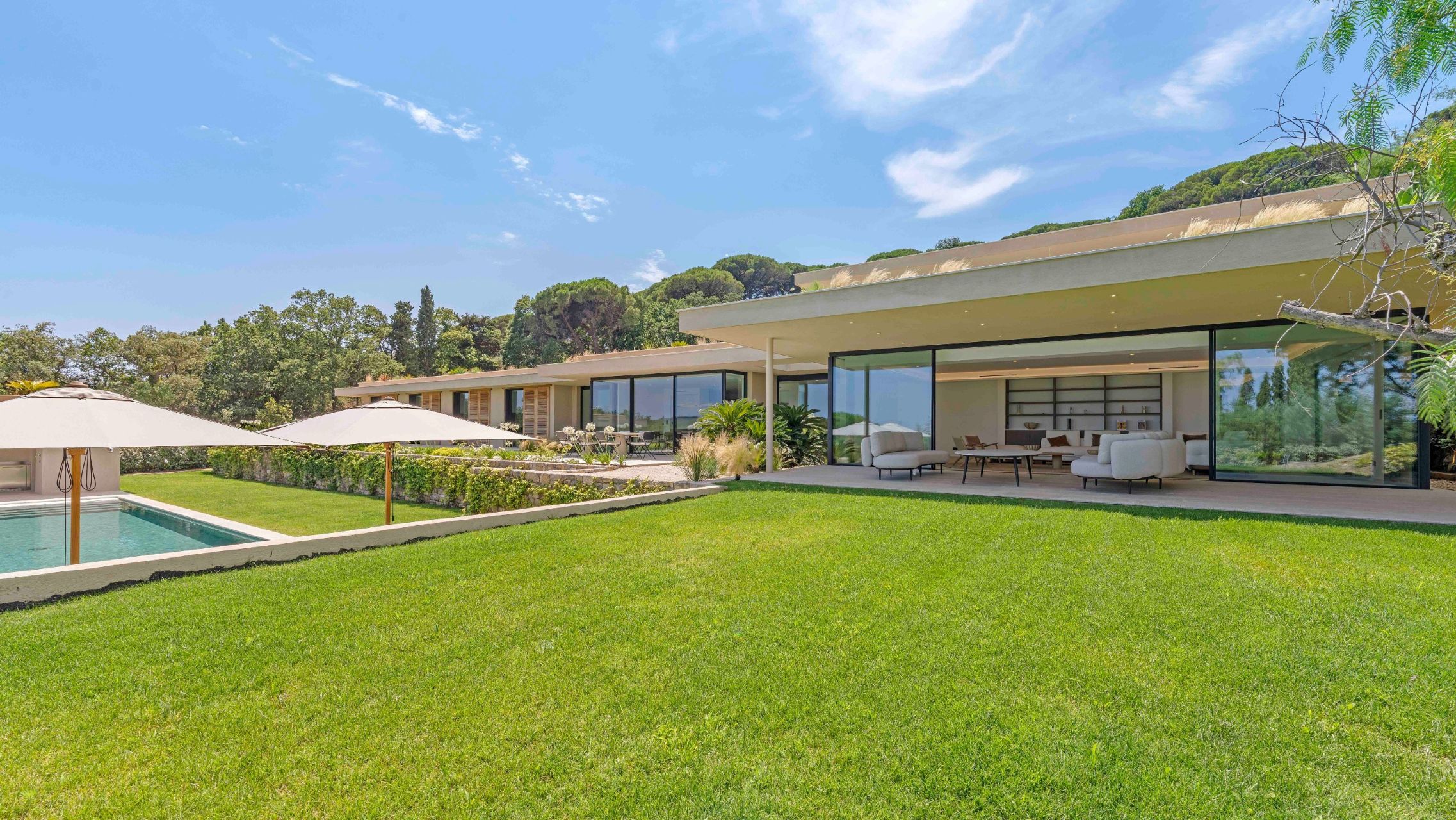 contemporary house 10 Rooms for sale on RAMATUELLE (83350)