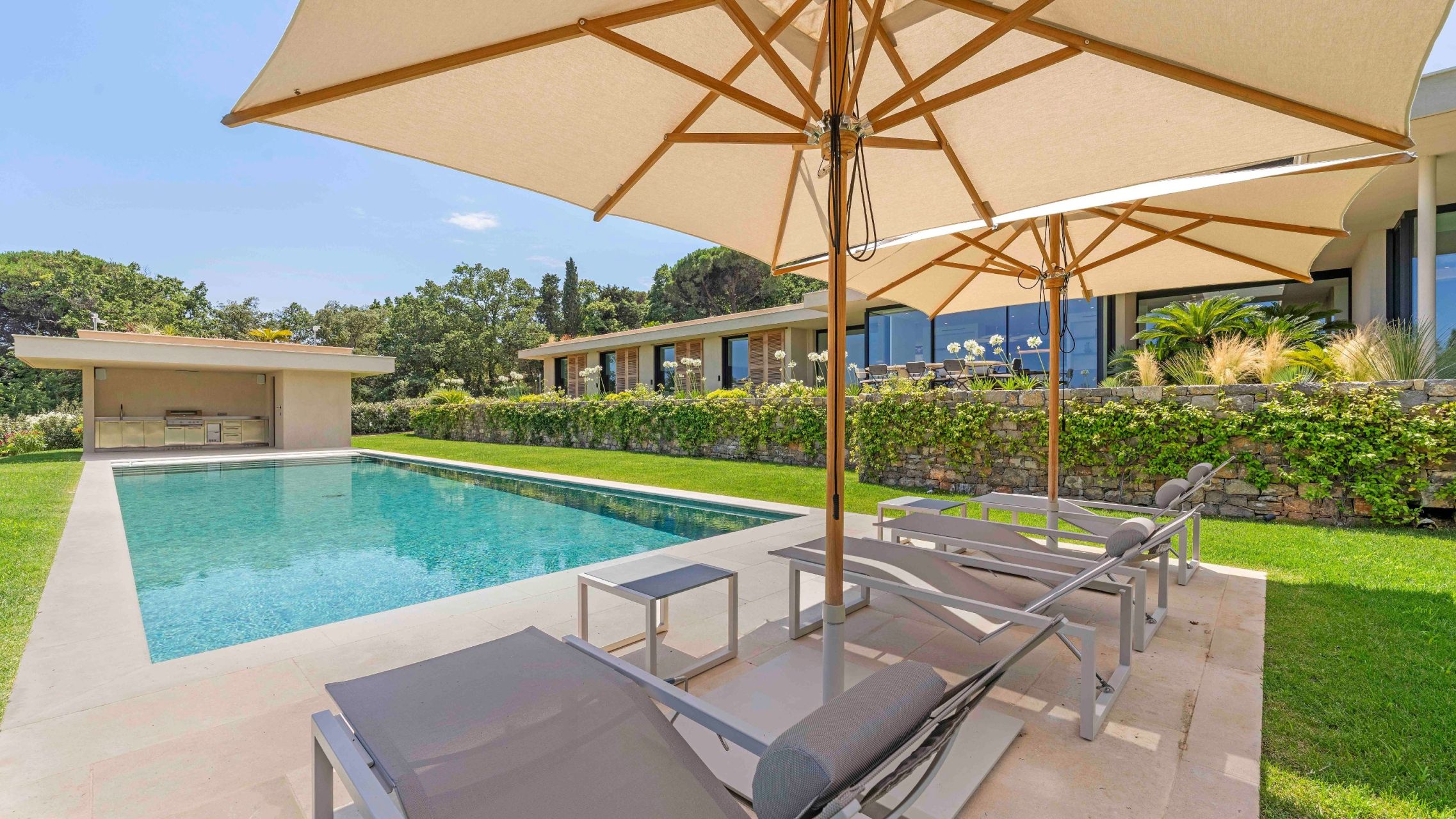 contemporary house 10 Rooms for sale on RAMATUELLE (83350)
